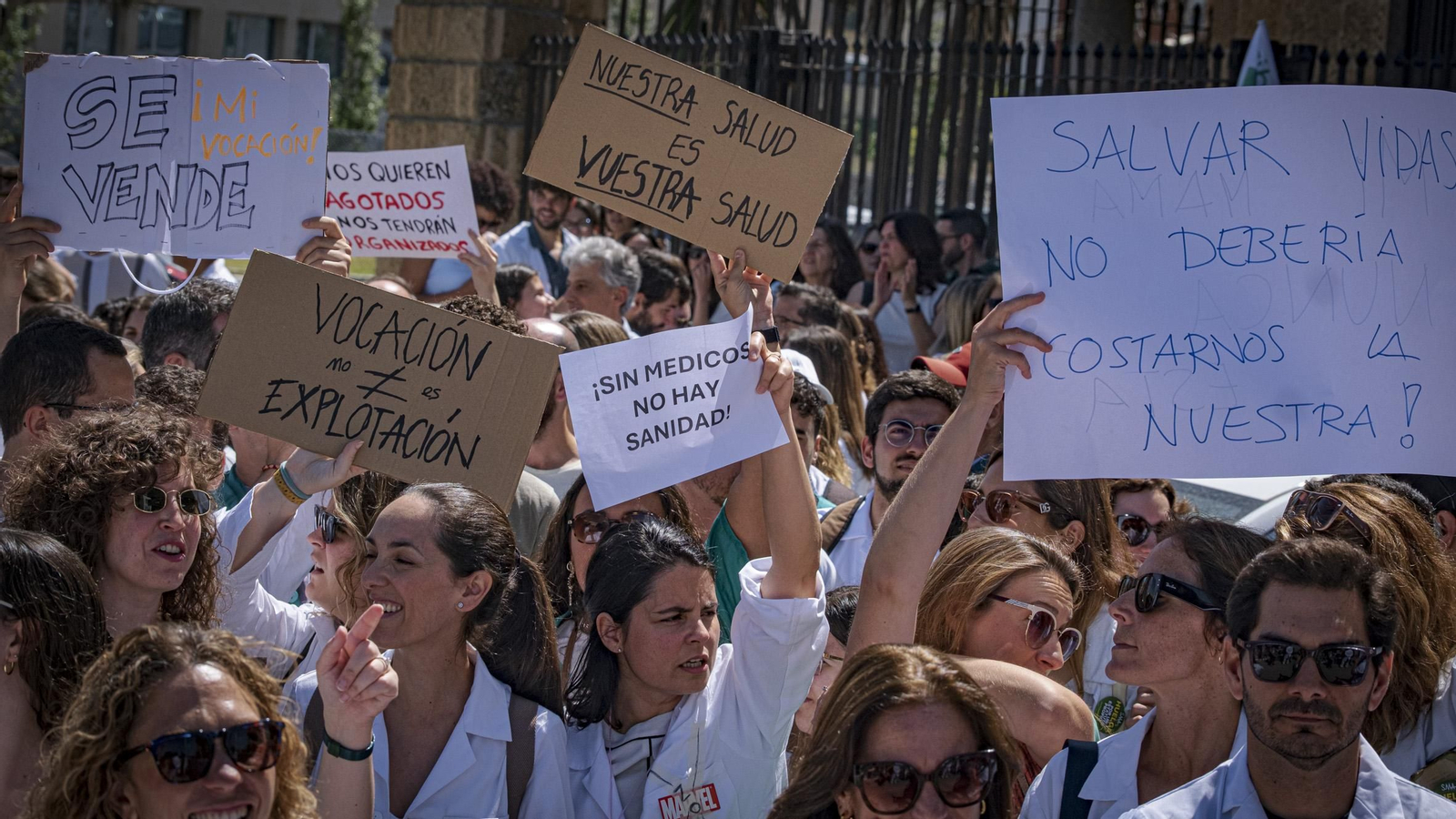 Las imágenes de la jornada de huelga de médicos en Cádiz