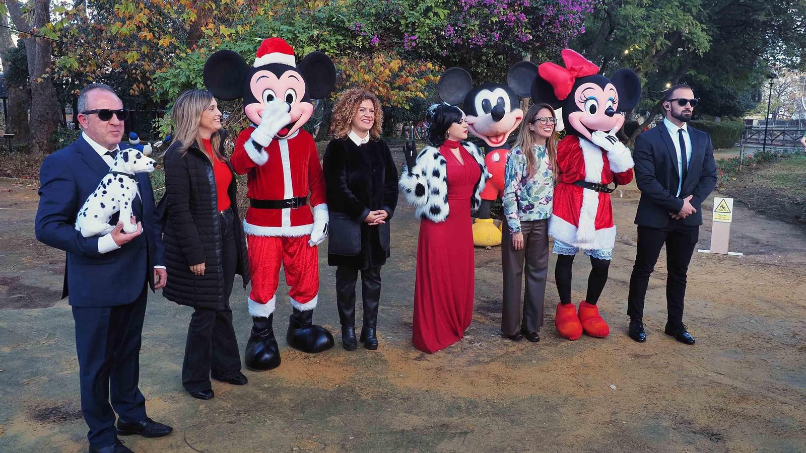 La alcaldesa, la presidenta de la Diputación y Cruella de Vil fueron las encargadas de inaugurar el recinto