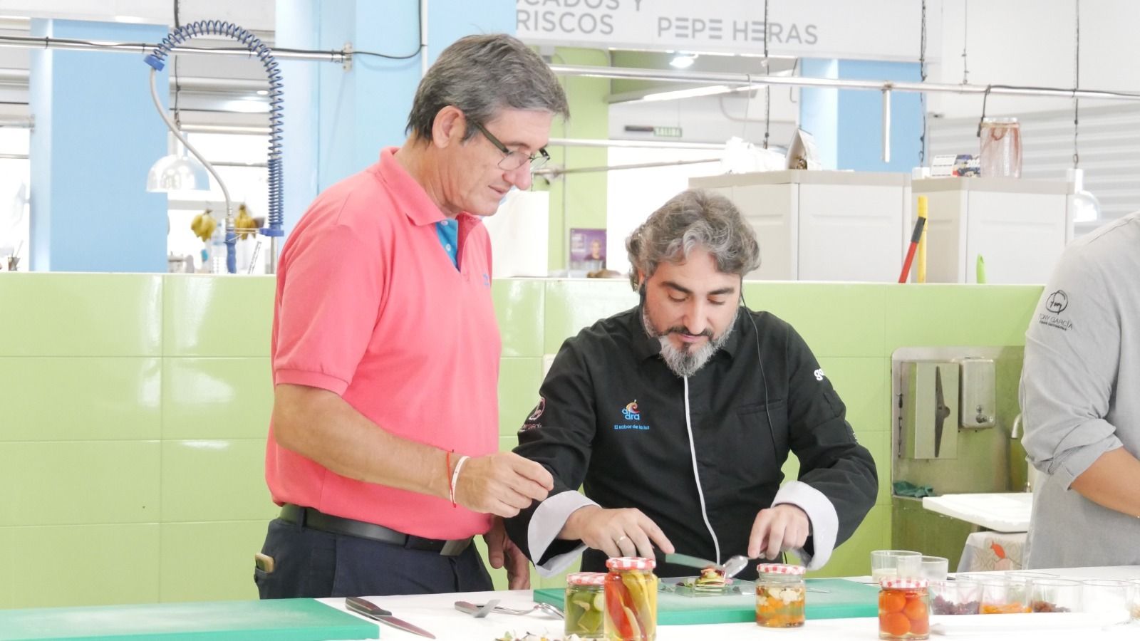 Demostración culinaria del chef Tony García para finalizar 'Un mar de conservas' en Adra