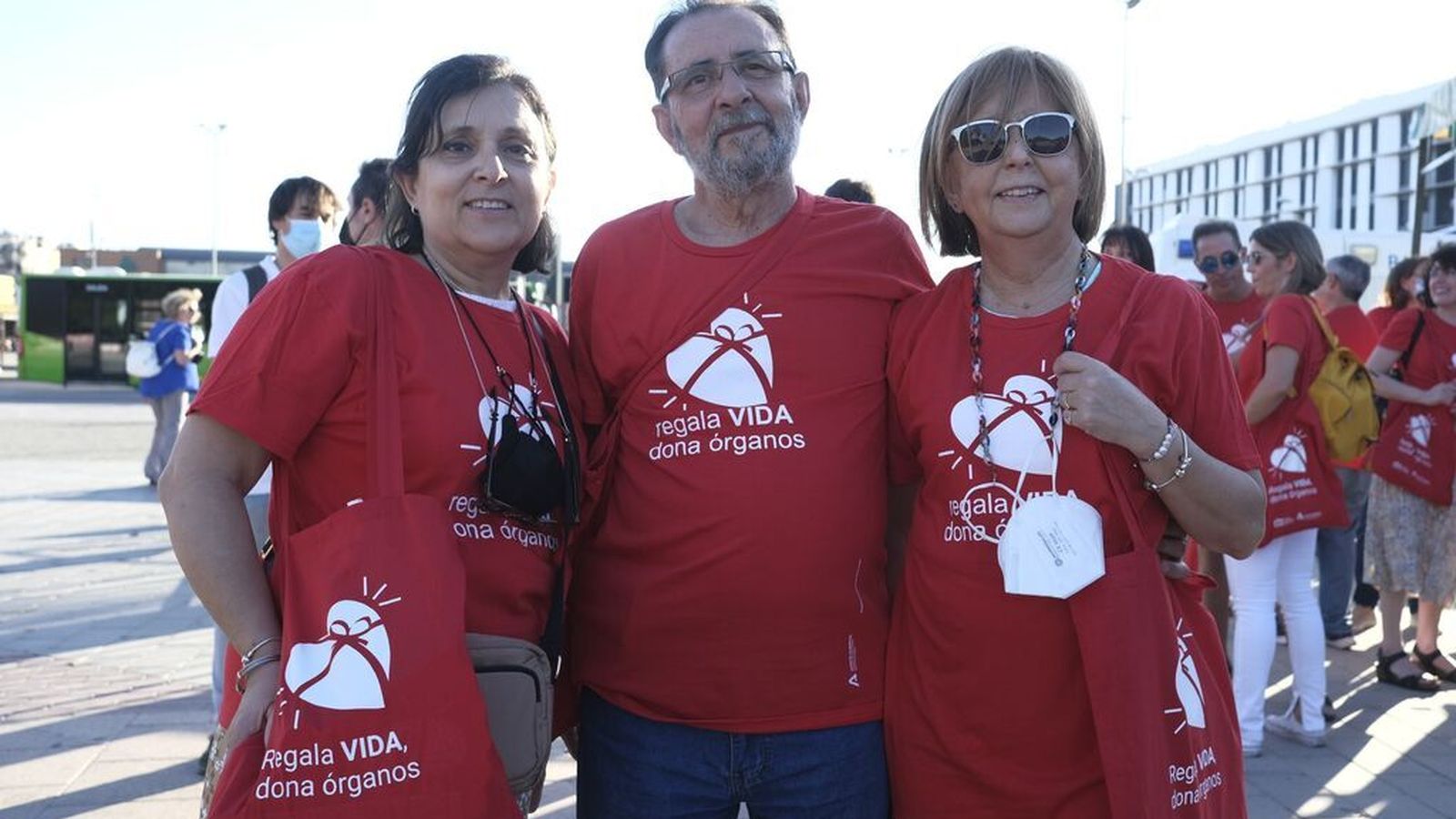 (De dcha. a izda.) Rosario Rodríguez, su marido y María Dolores Bueno.