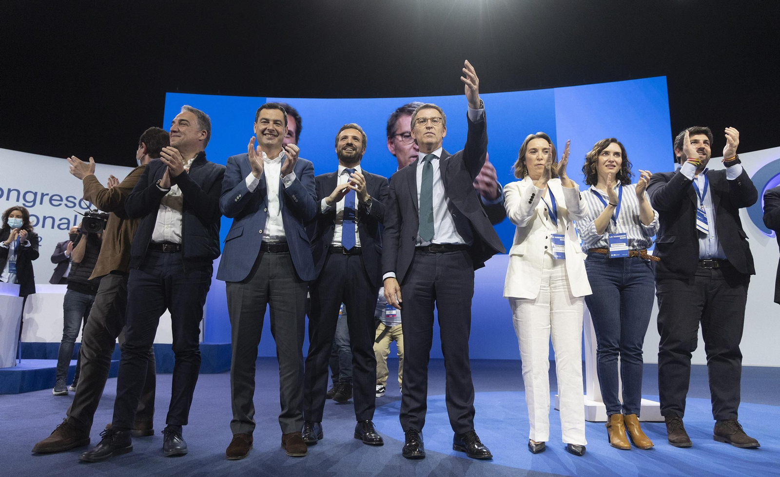 La proclamación de Feijóo como presidente del PP en Sevilla, en imágenes