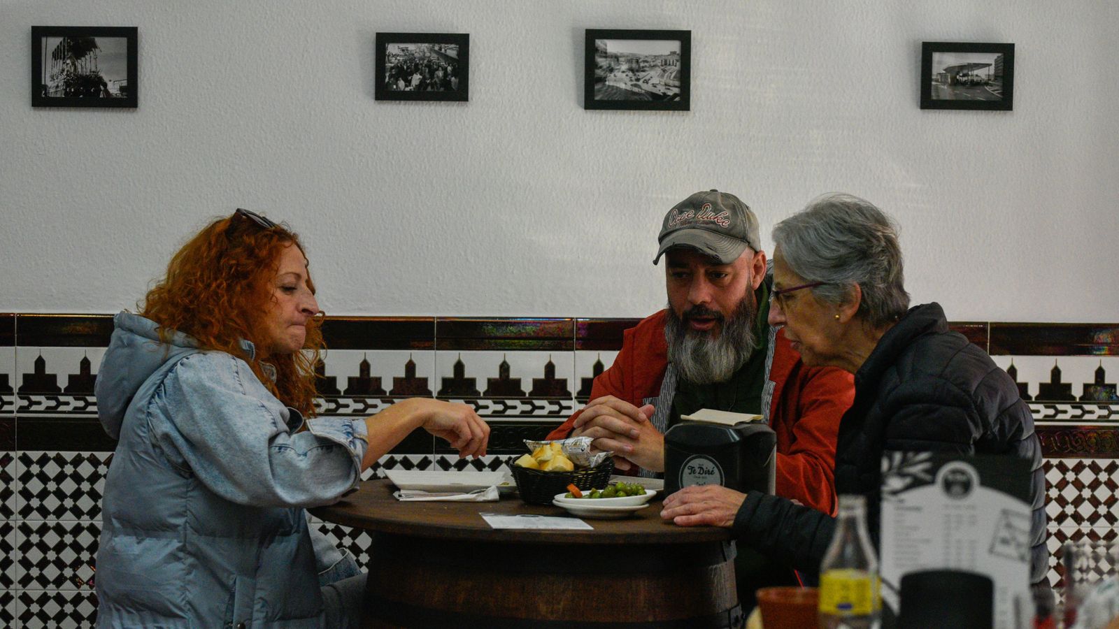 Las fotos del primer dia de reapertura del Bar 'Te dire' en Algeciras