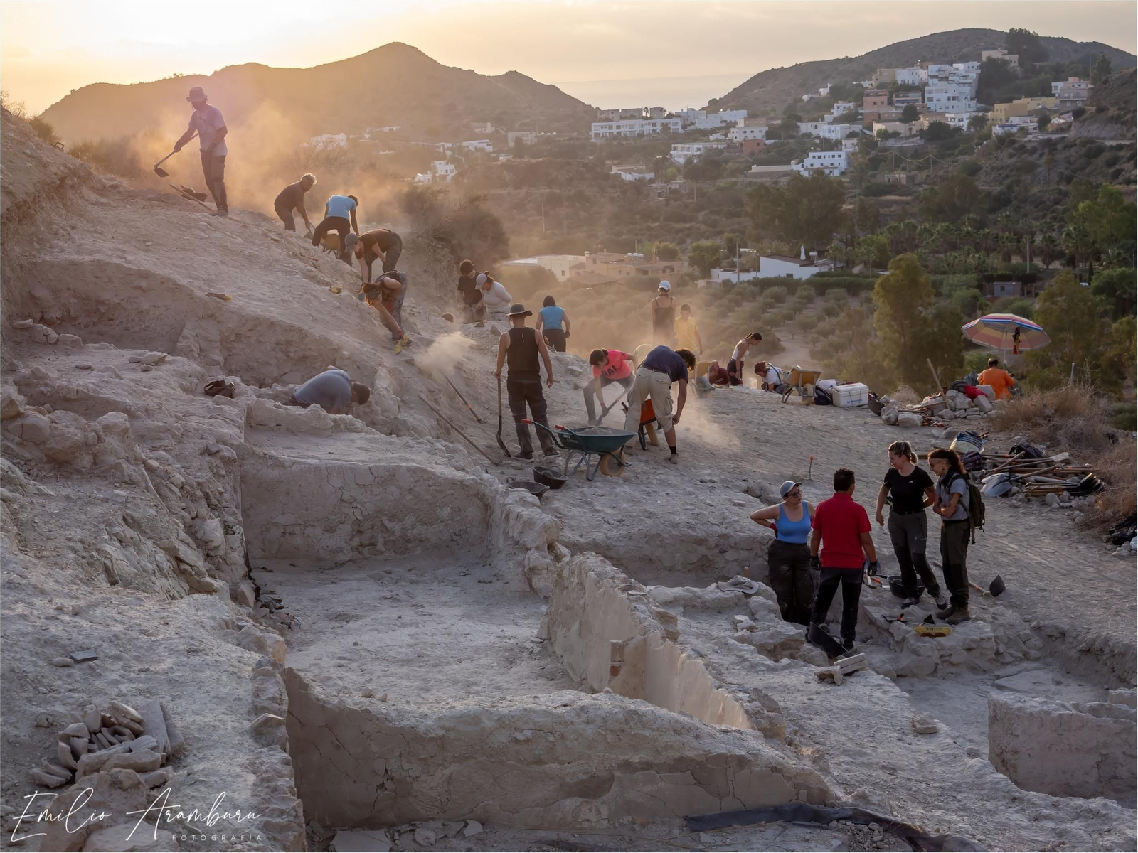 Trabajos en el yacimiento de Mojácar la Vieja.