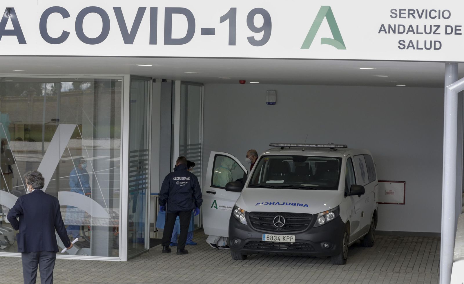 Un paciente llega al Hospital  de Emergencia Covid -19, en el antiguo Hospital  Militar,