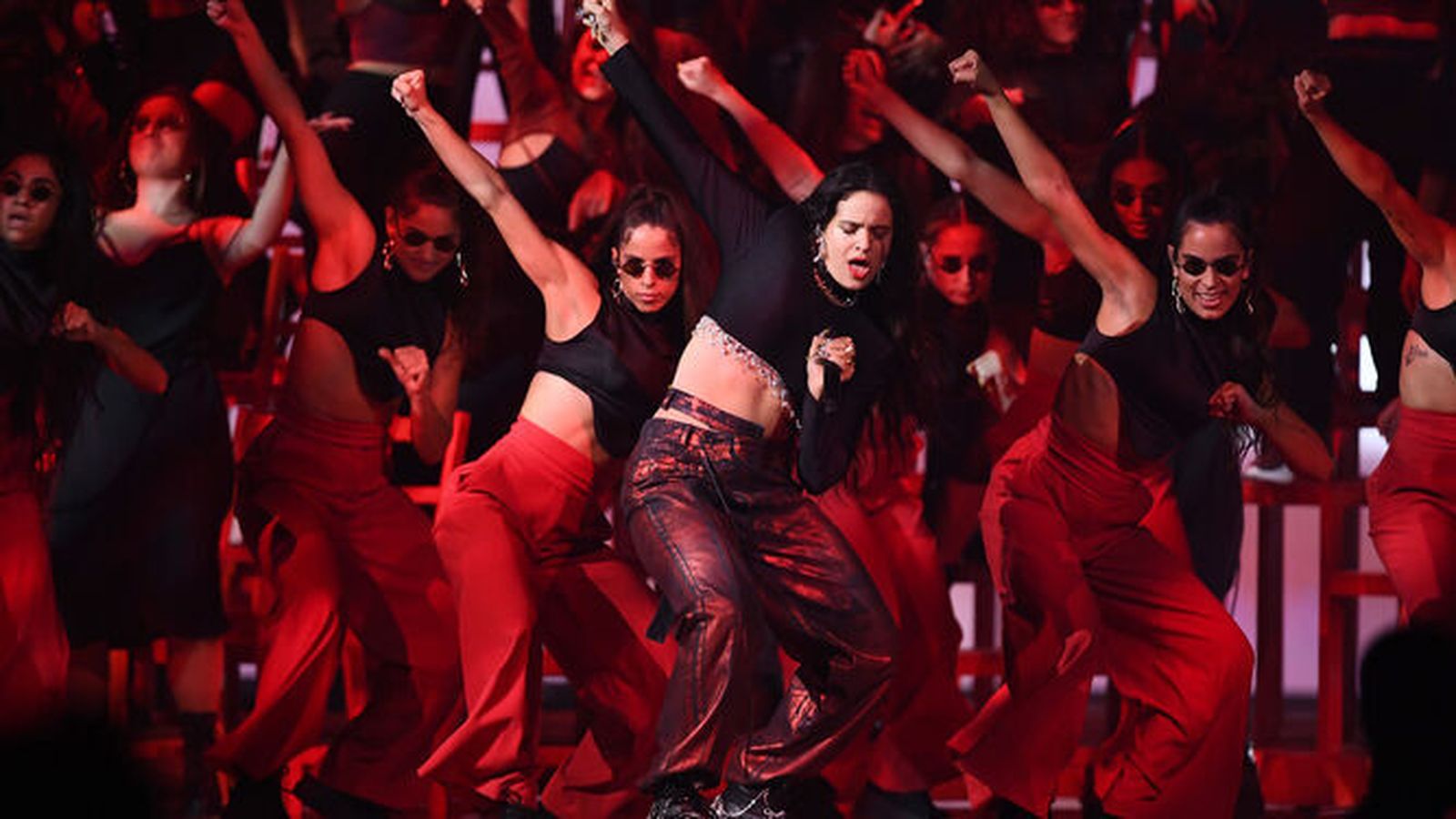Rosalía en su actuación en Fibes en los EMA 2019
