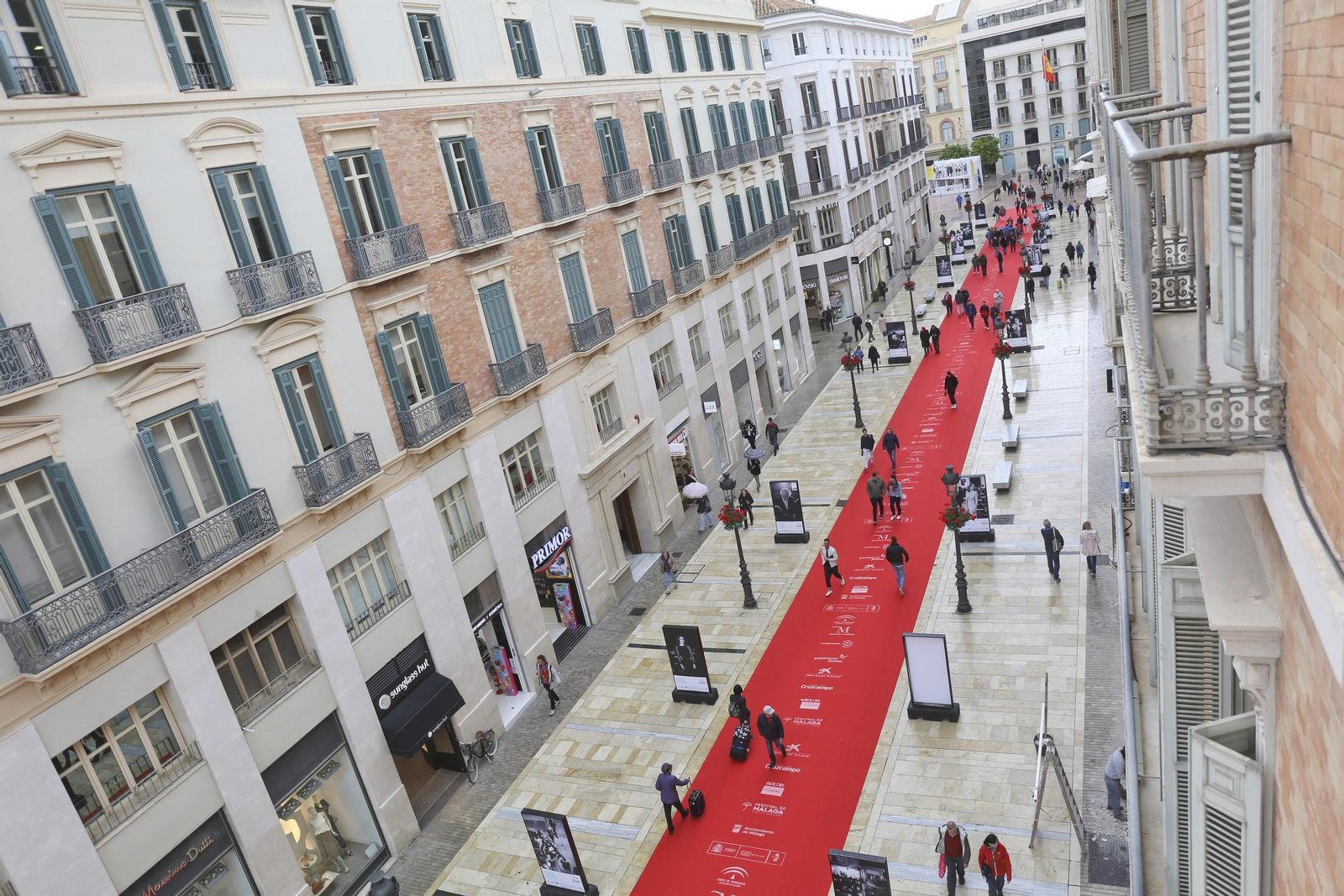 La alfombra roja del Festival de Cine que recorre toda la calle Larios.