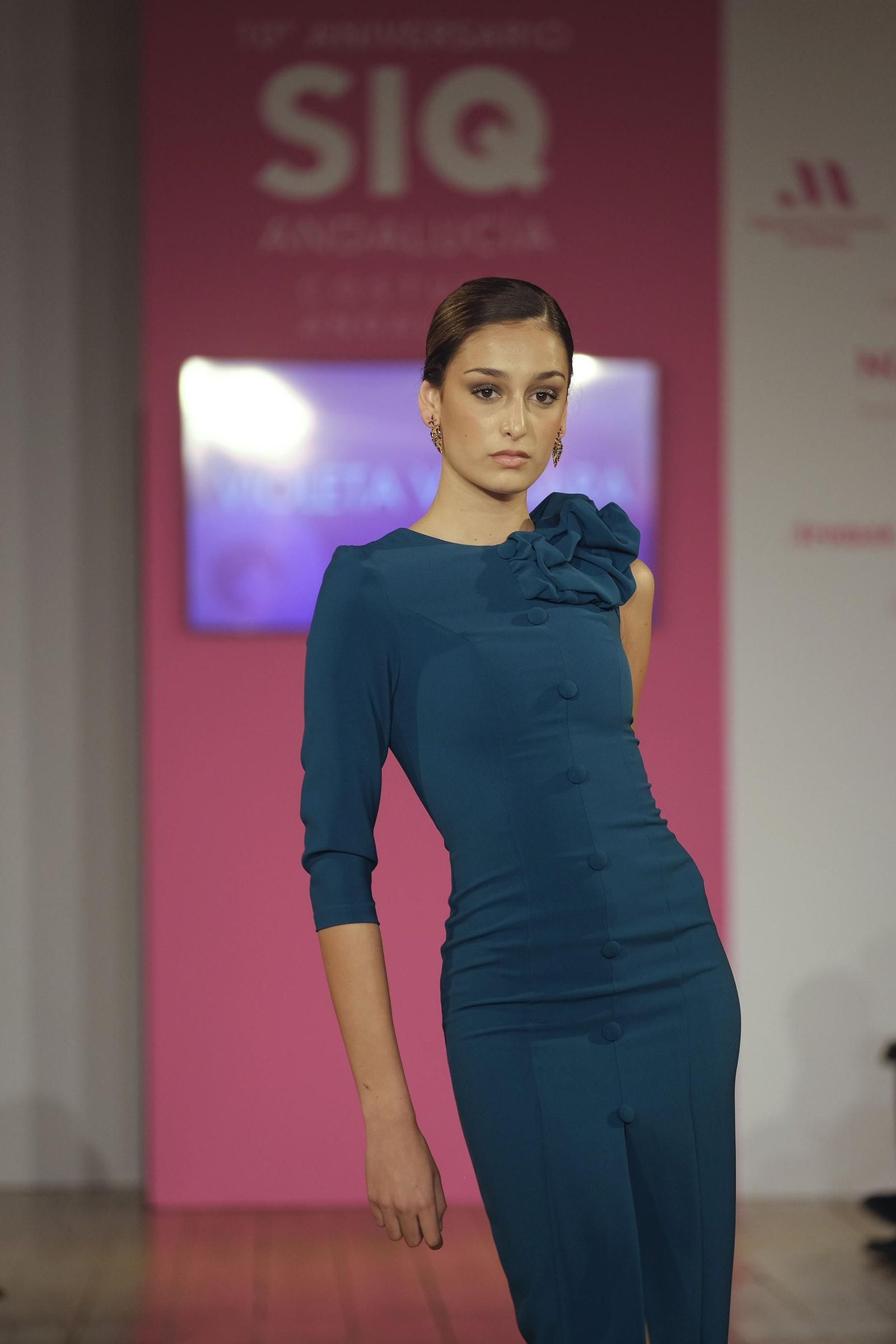 Sobriedad y minimalismo en las invitadas de Violeta Vergara