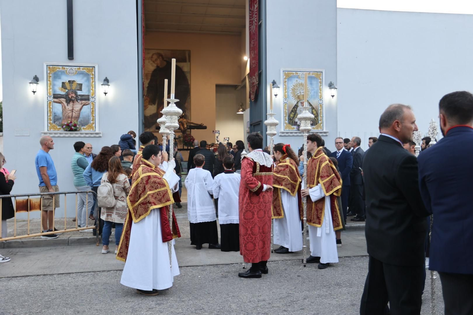 Traslado de las imágenes de la Hermandad de la Sed a la Iglesia de San Miguel