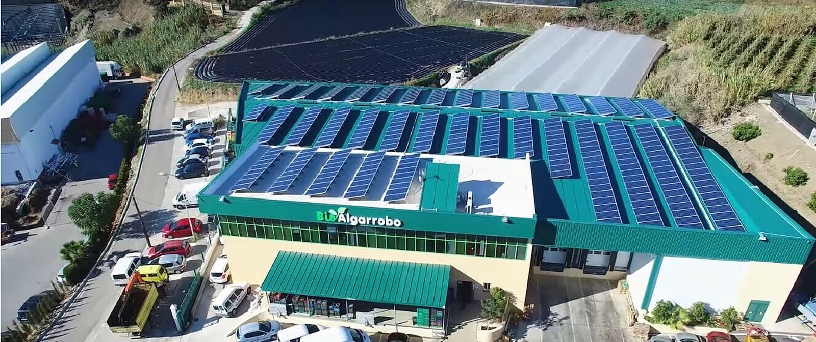Placas solares que le permiten el autoabastecimiento de energía a Bioalgarrobo.