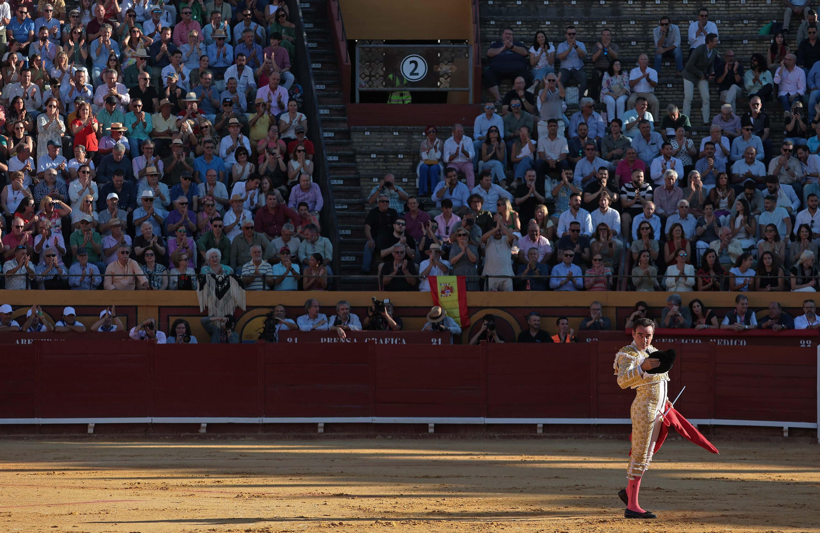 Enrique Ponce, primer toro (3).jpg