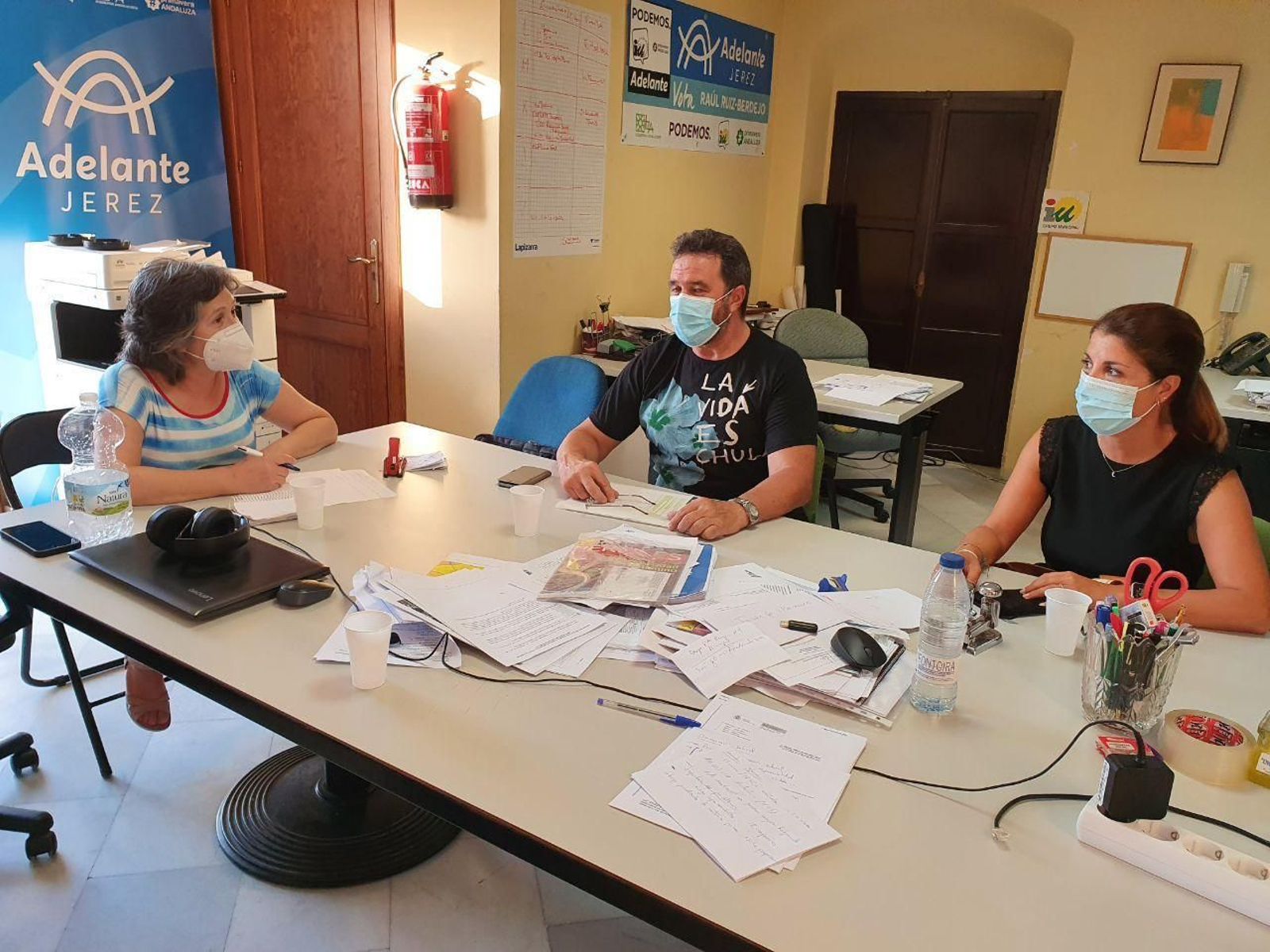 Un momento del encuentro de Rocío Monedero con miembros del comité.