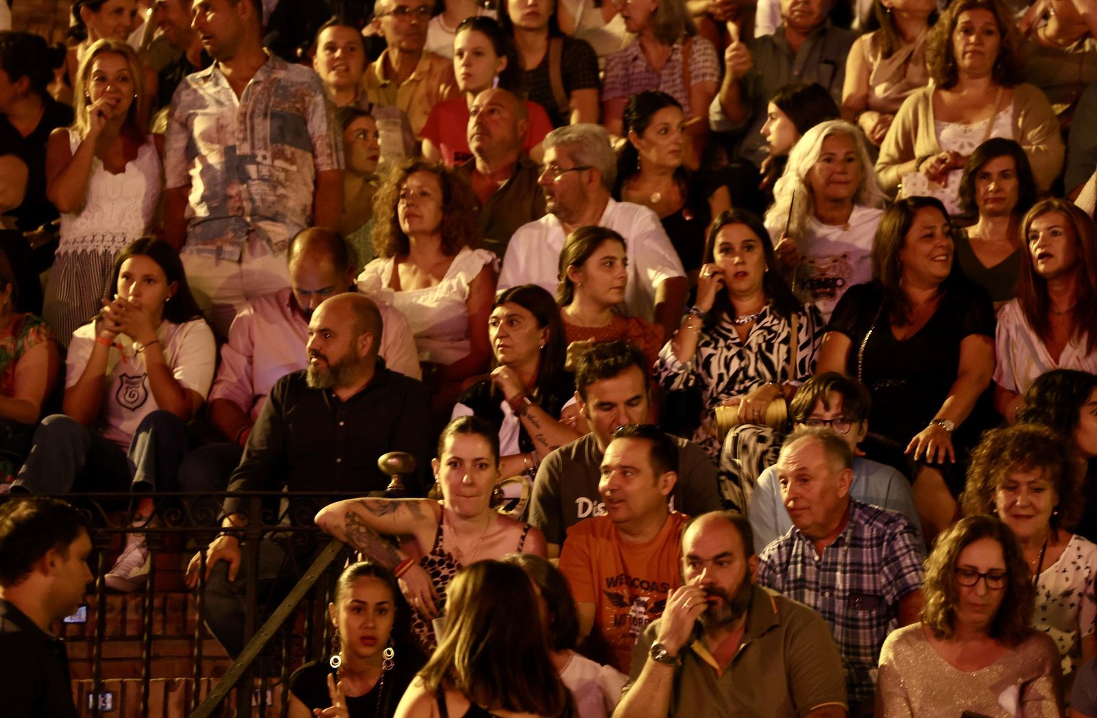 Búscate en el concierto de Hombres G