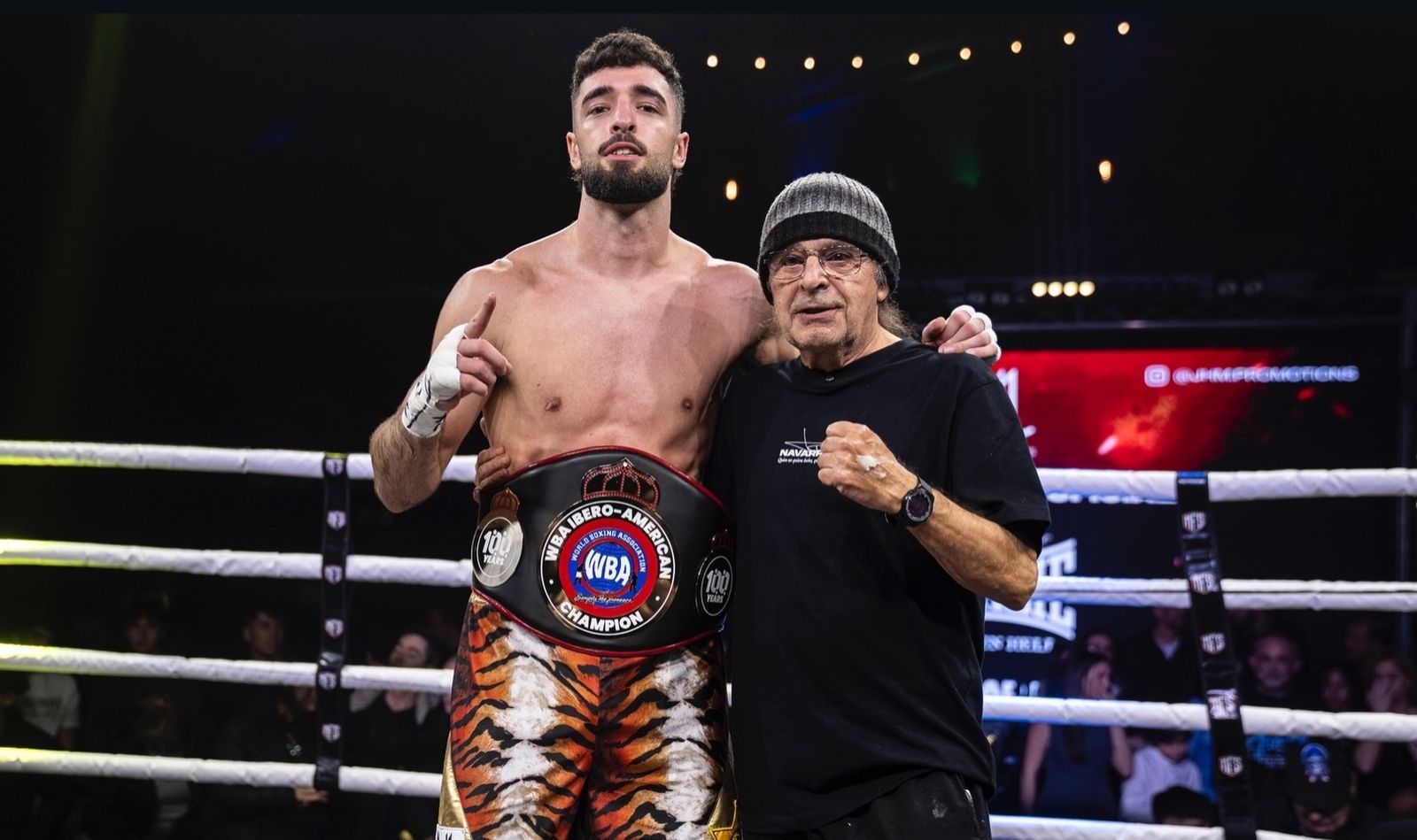 José Luis Navarro Jr., junto a su mánager y entrenador Ricardo Sánchez Atocha.