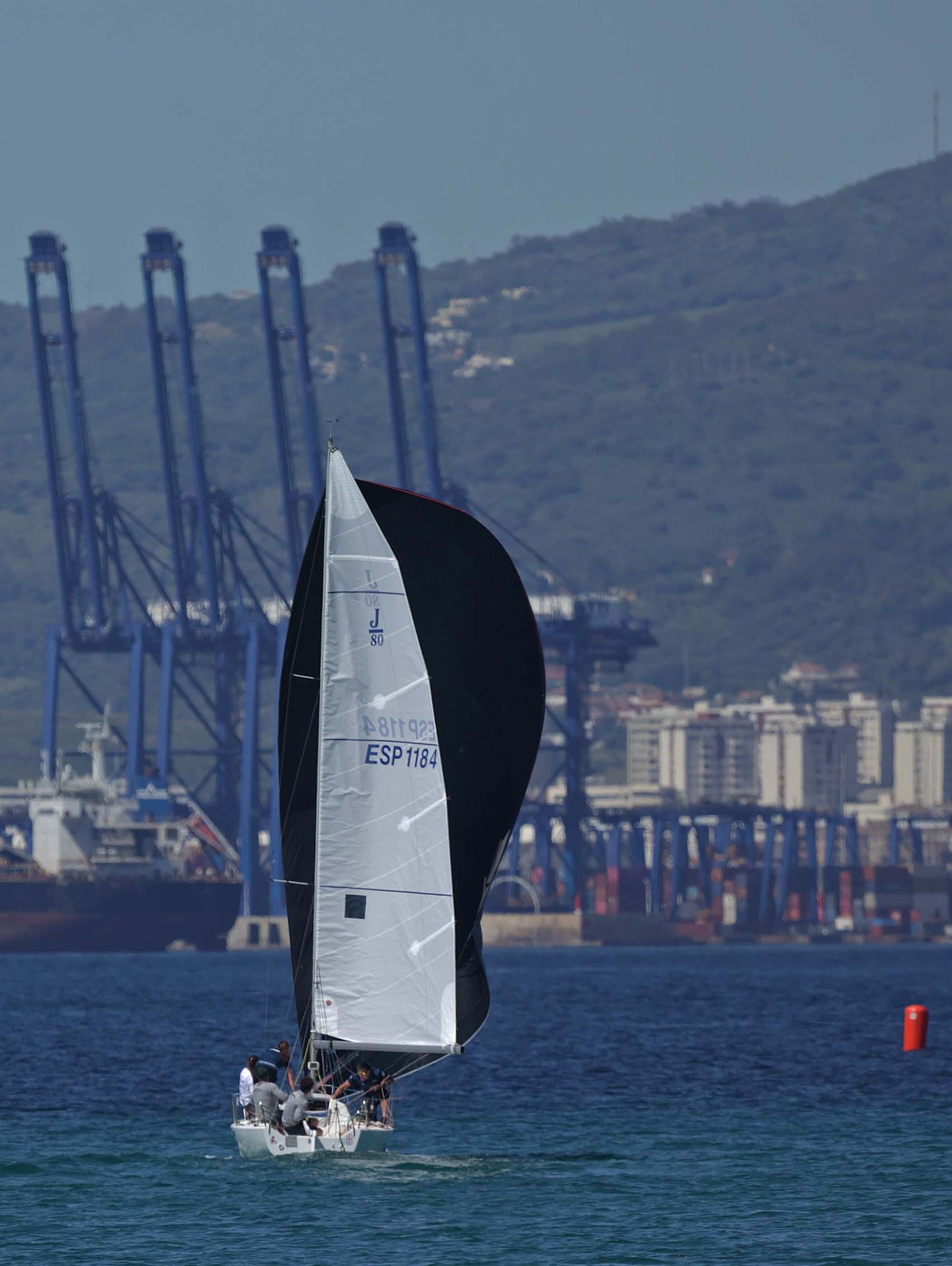Fotos de la jornada del domingo del Campeonato Andaluz de vela categoría J80 en La Línea