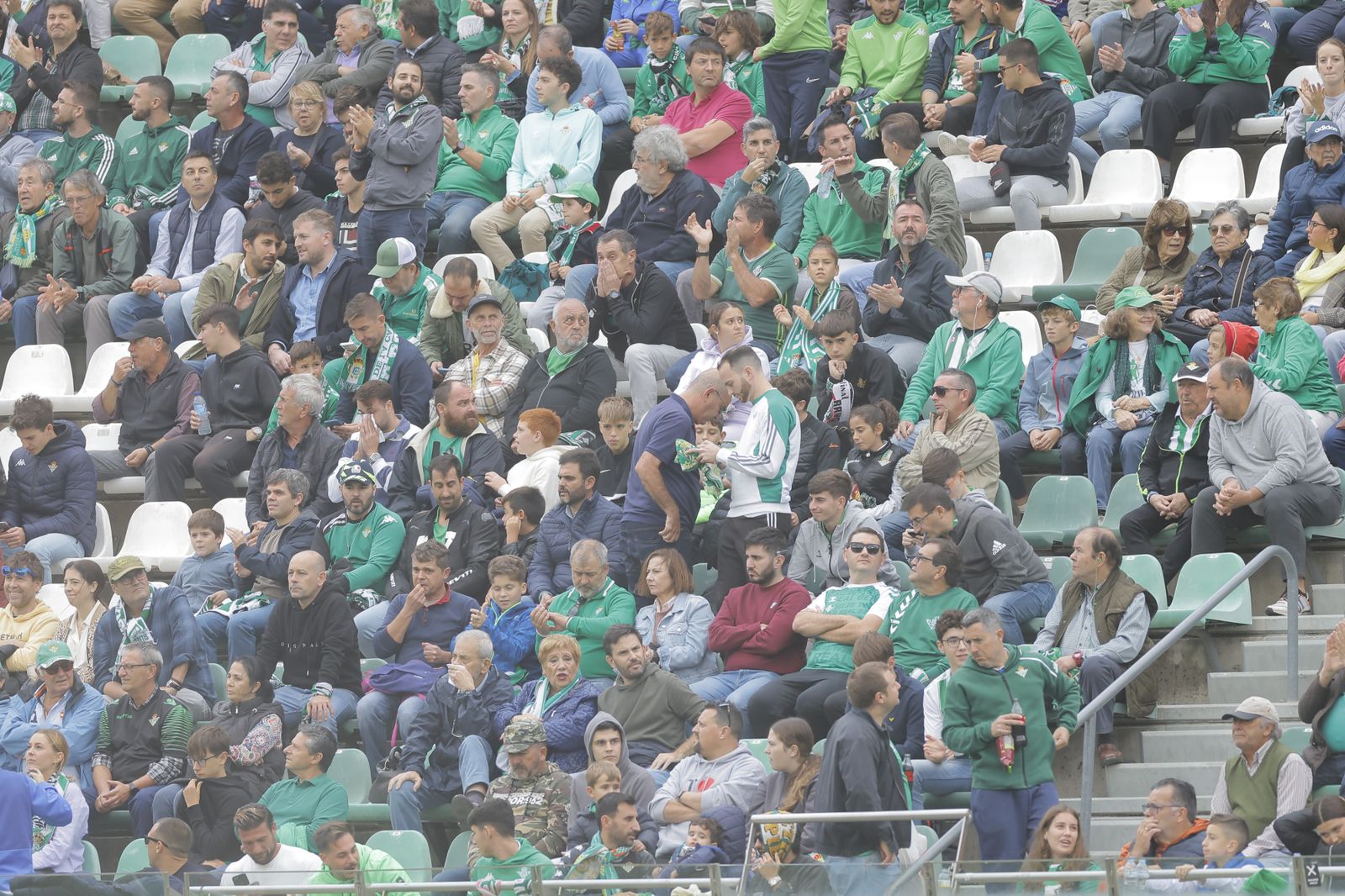 Búscate en las fotos del Betis-Mallorca