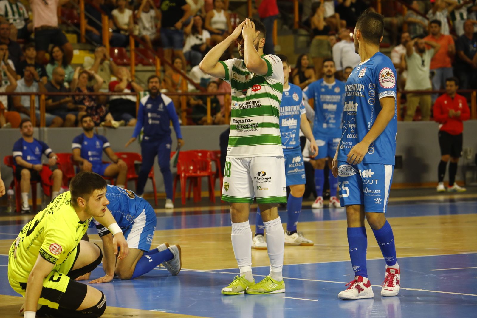 Perin se echa las manos a la cabeza tras fallar una ocasión ante el Noia.