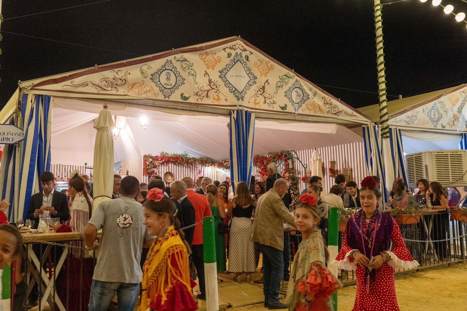 Imágenes del ambiente del ambiente de la noche del domingo en la Feria de Otoño y del Caballo 2025 de Huelva