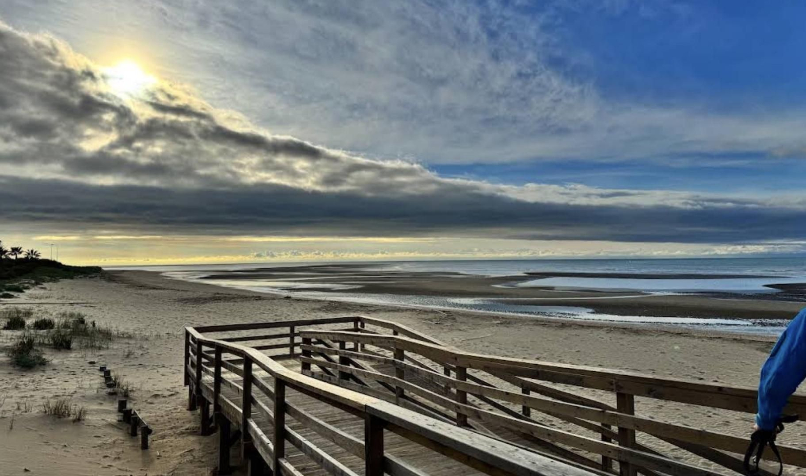 Un arenal tranquilo ideal para familias y deportistas acuáticos