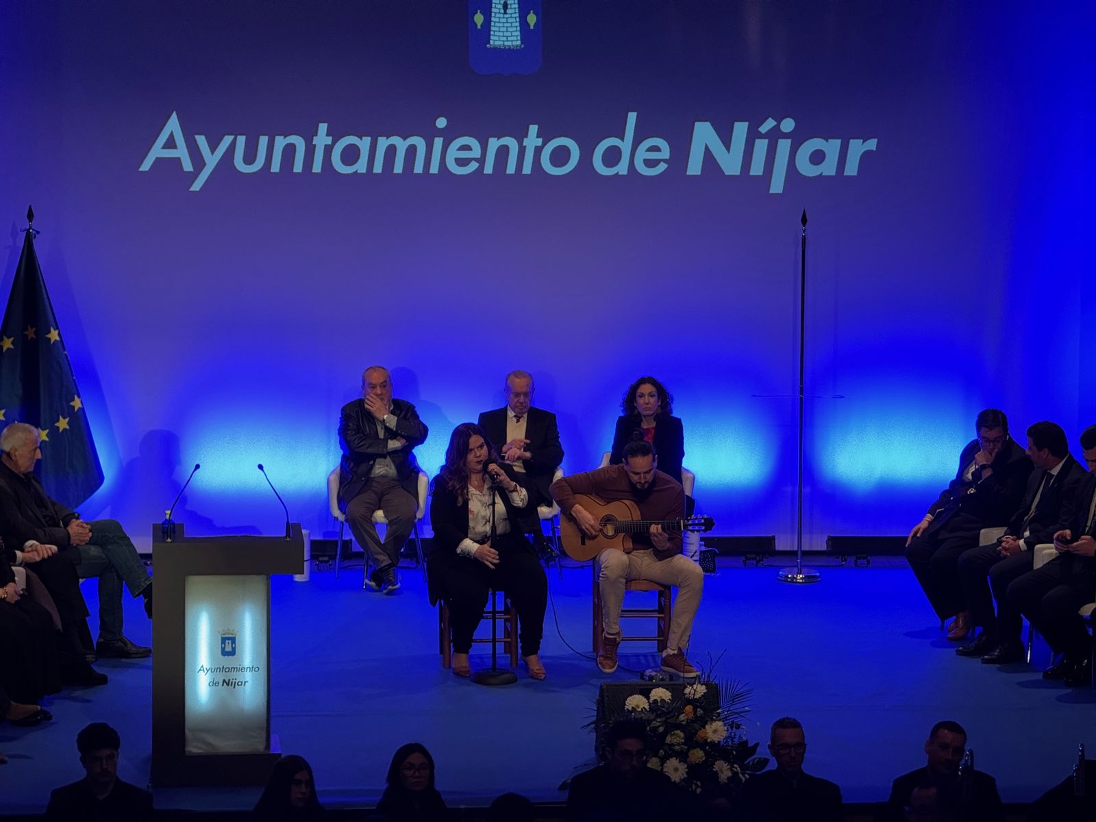 Níjar refuerza su sentimiento de pertenencia con el estreno de dos símbolos: himno y bandera