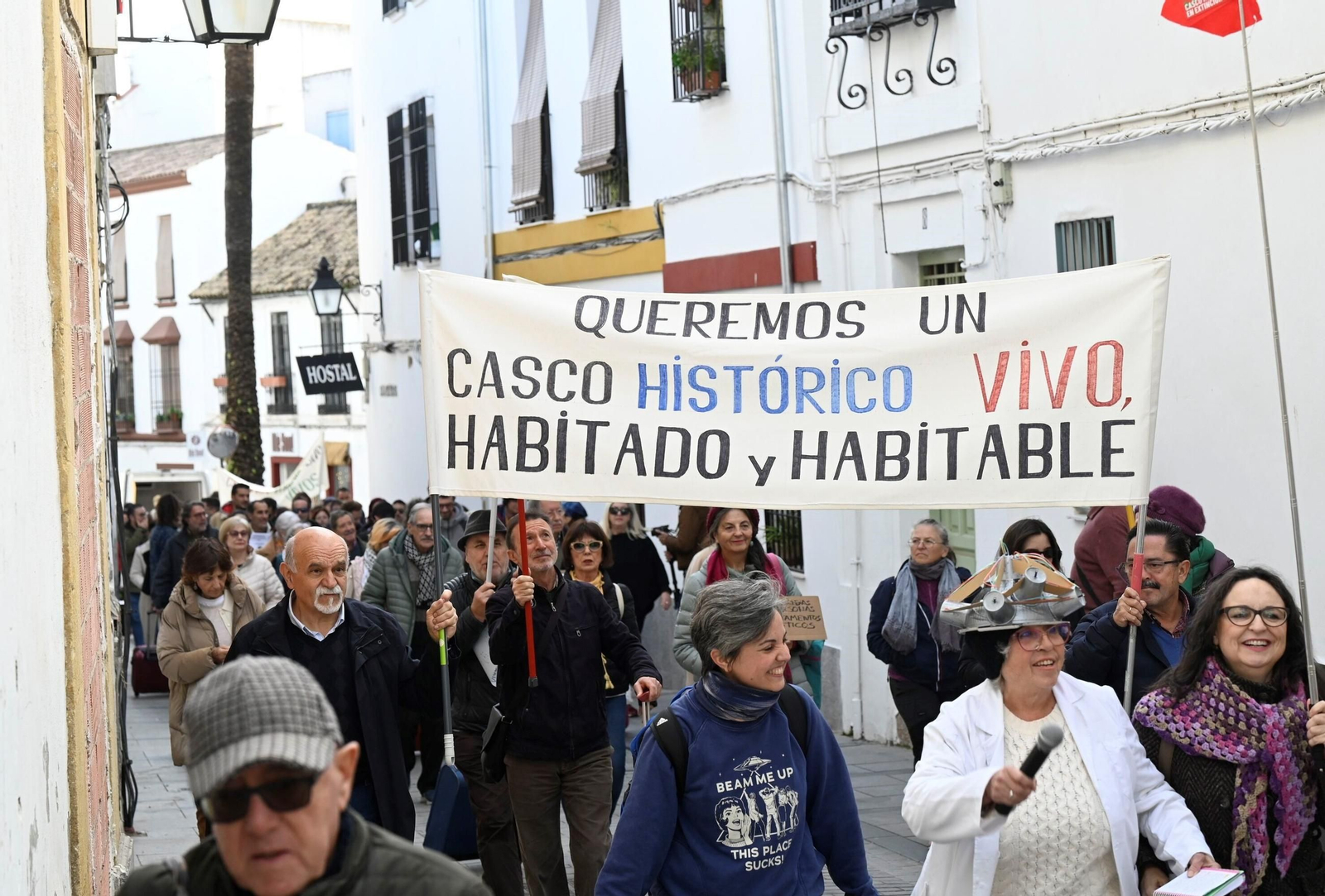 El  'free tour' reivindicativo de los vecinos del Casco Histórico de Córdoba contra el turismo masivo, en imágenes