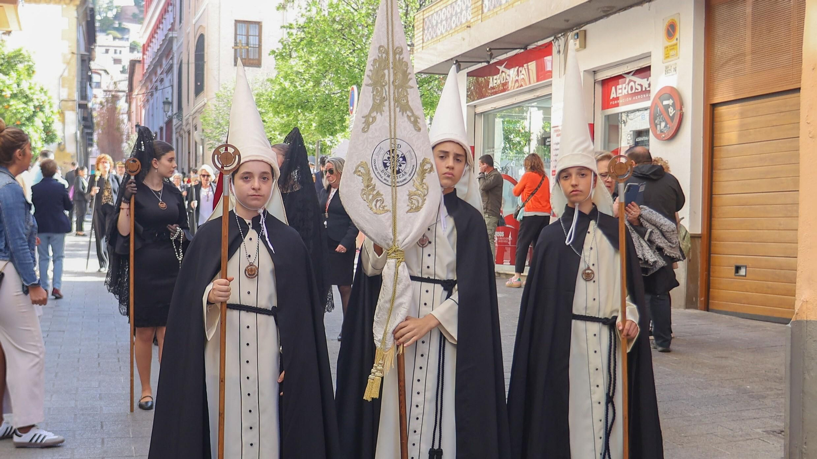 Así vivió Granada la procesión infantil del Colegio de las Mercedarias