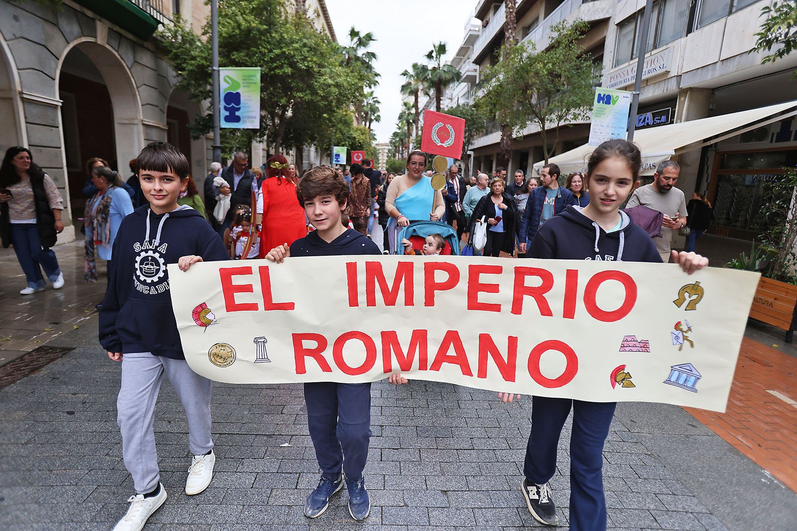 Imágenes del desfile “Un paseo por la historia”  de los niños del colegio Funcadia de Huelva
