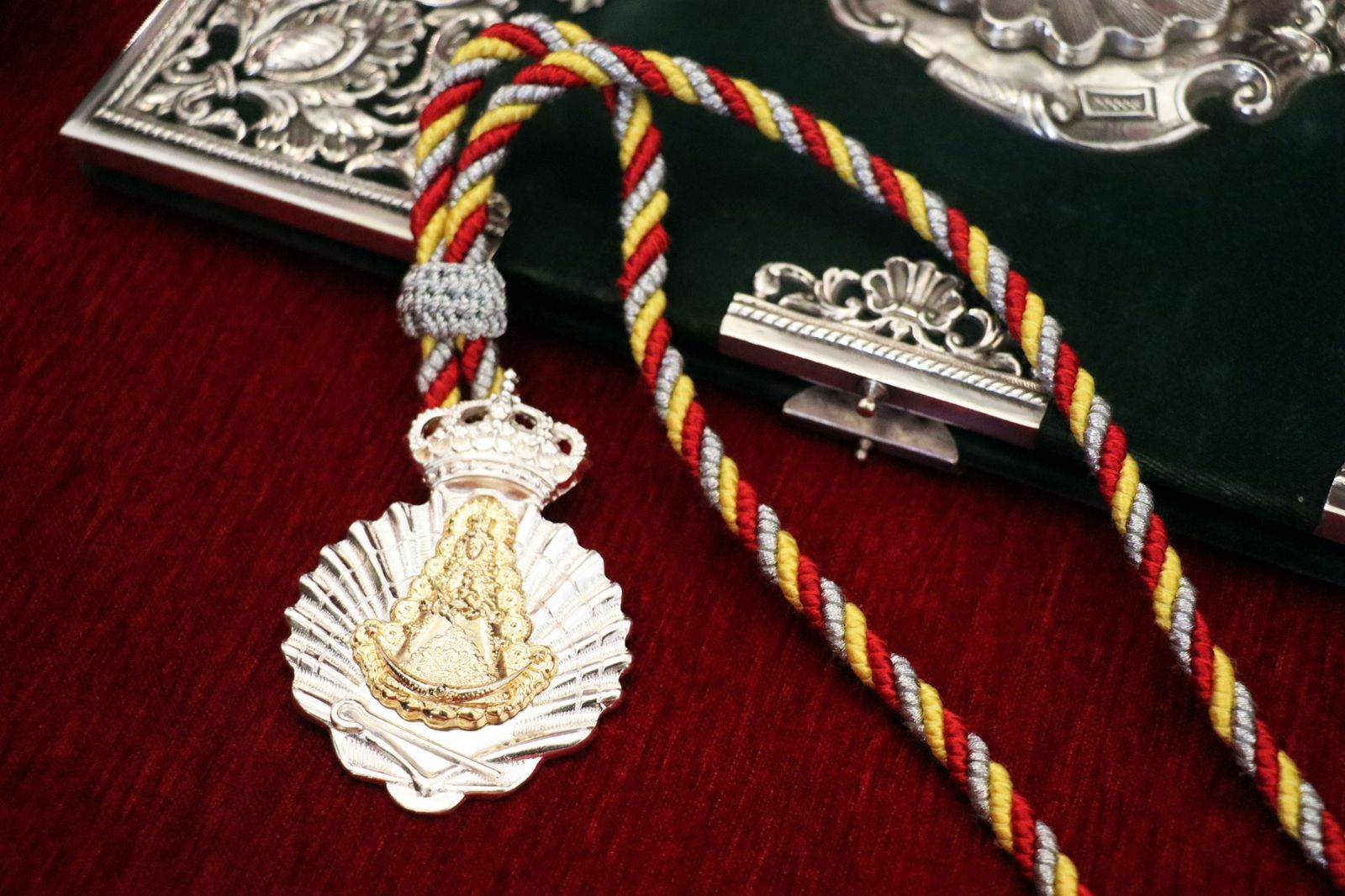 Visita guiada de la ONCE a la Hermandad de Emigrantes de Huelva, en imágenes