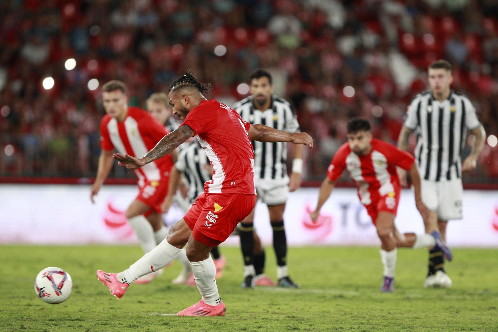 El partido U.D. Almería-C.D. Castellón en imágenes