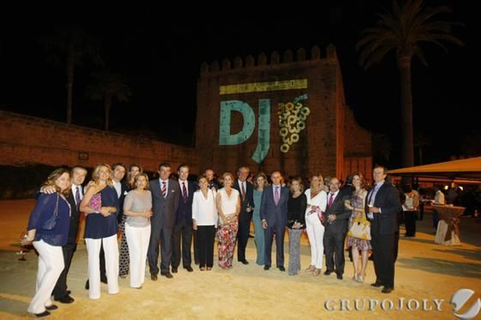 Jaime Tovar y la junta directiva de Vistahermosa.

Foto: Manuel Pascual · Miguel Angel Gonzalez · Manuel Aranda