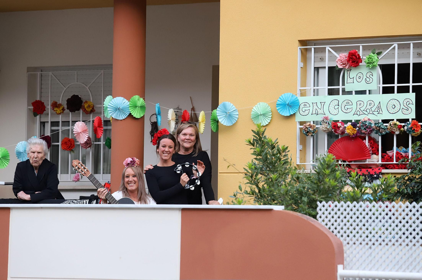 Imágenes de los aplausos de la calle Fenicios