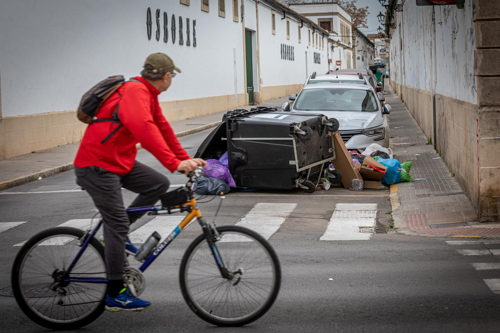 Así ha amanecido El Puerto este domingo con la huelga de basuras