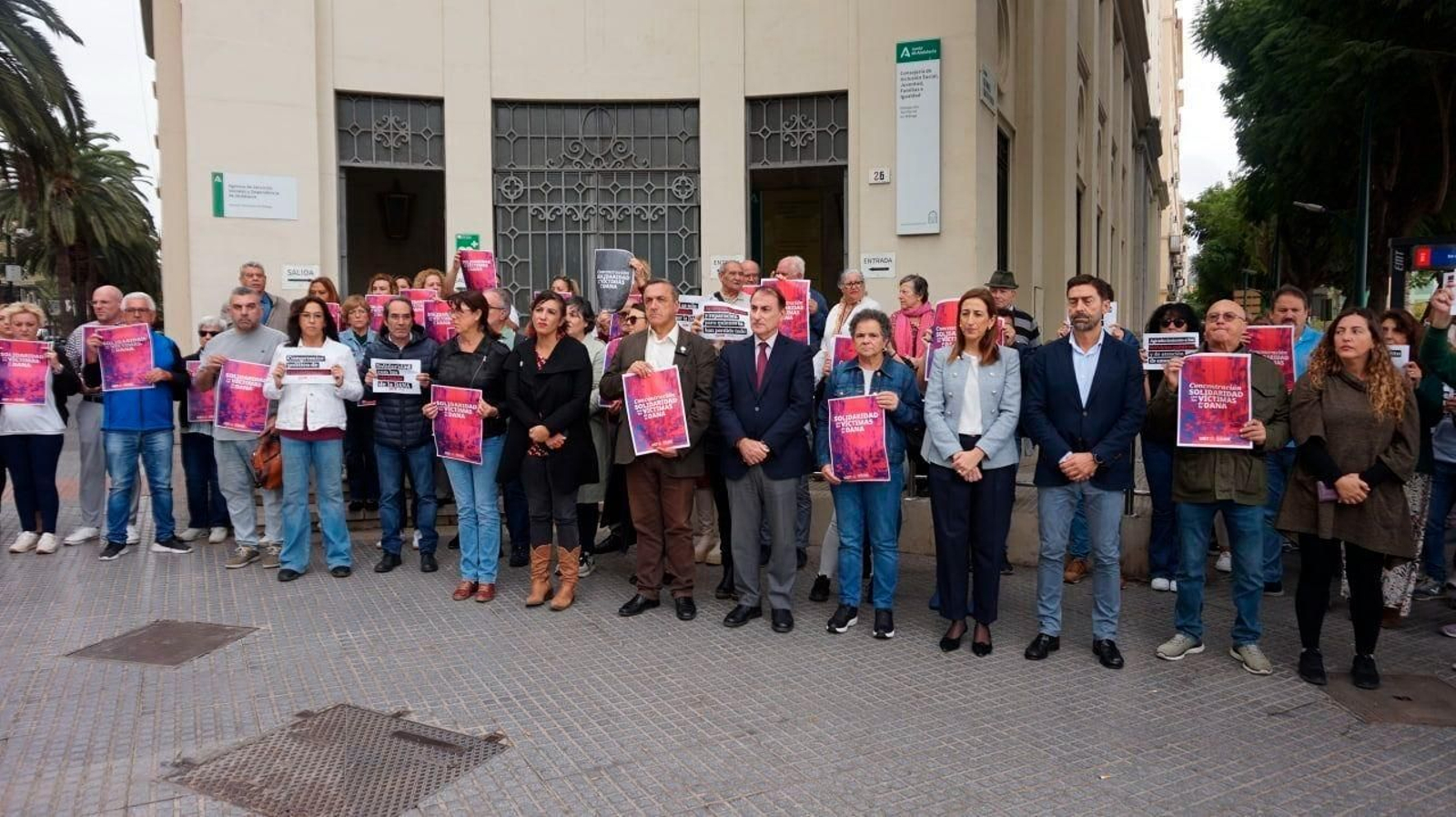 Empresarios y sindicatos reunidos en solidaridad por la DANA Empresarios y sindicatos reunidos en solidaridad por la DANA