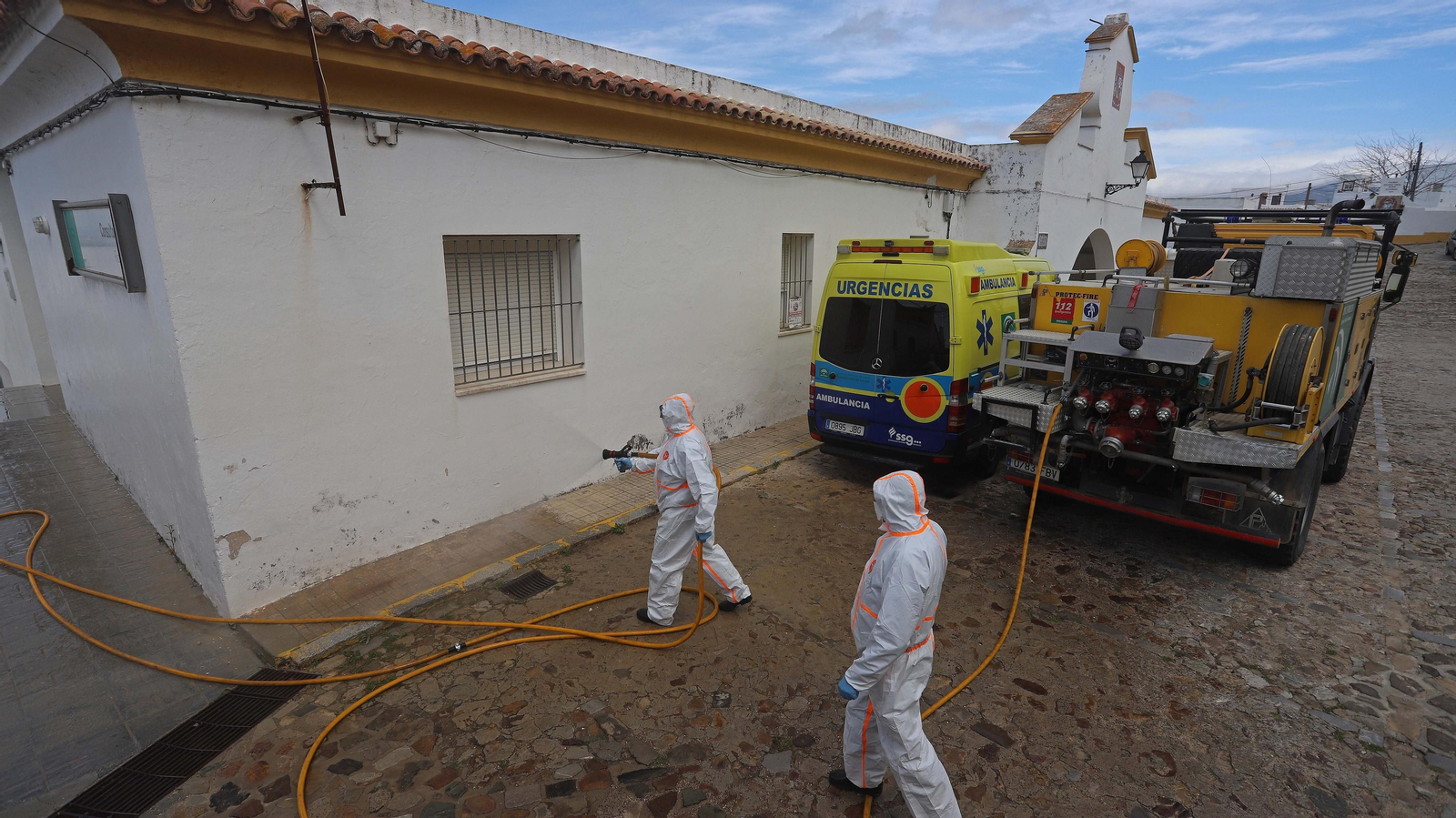 Tareas de desinfección del Infoca en Facinas