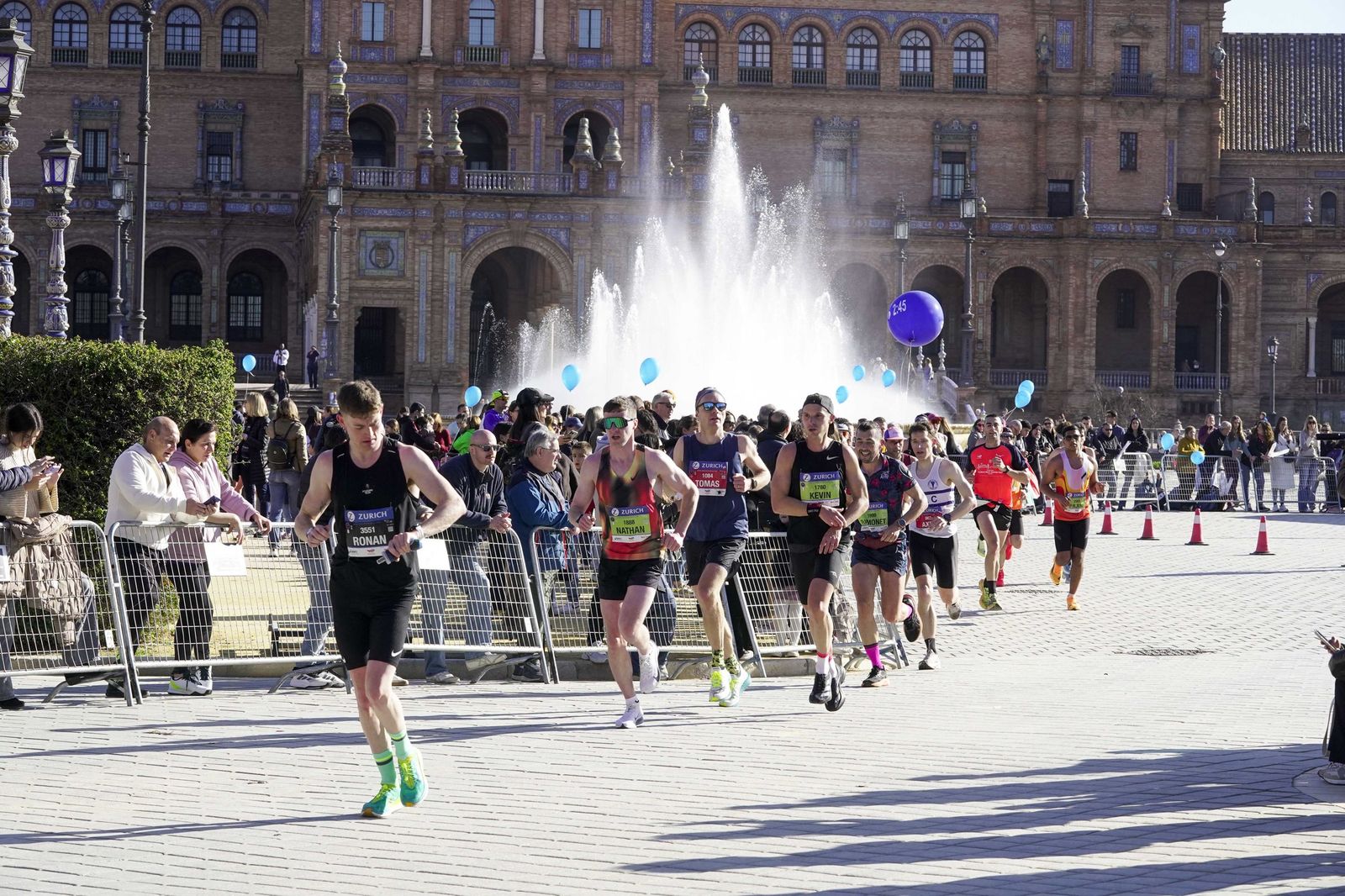 El Zúrich Maraton de Sevilla 2026 en la Plaza de España, galería 1