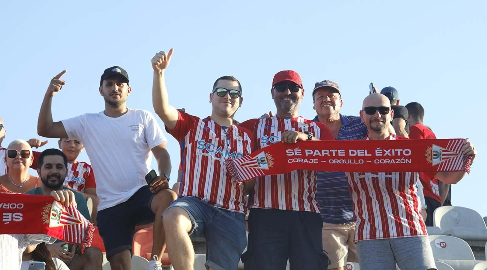 Búscate entre los aficionados del Algeciras CF - Sevilla Atlético en el Nuevo Mirador