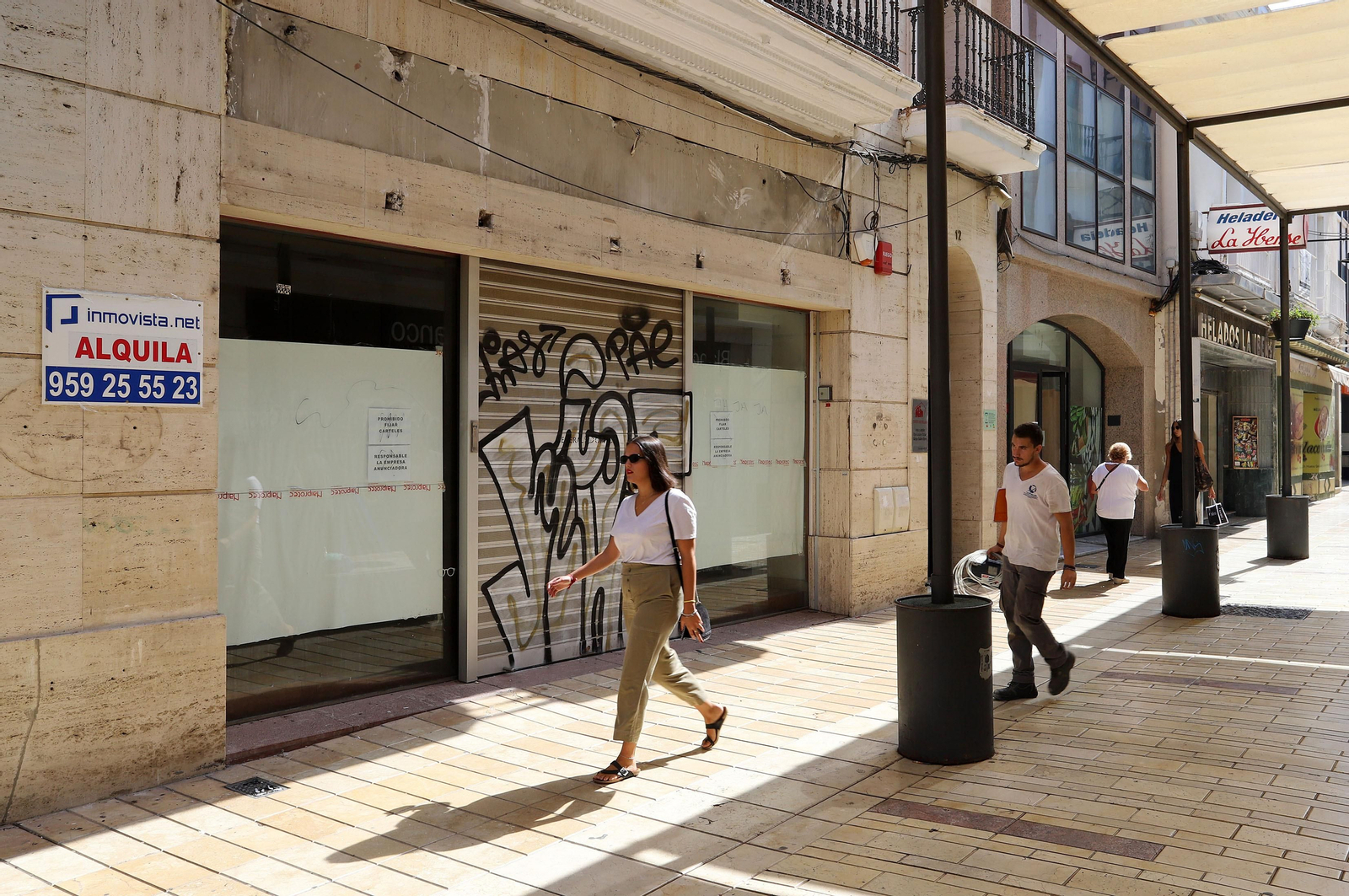 Imágenes de los comercios cerrados y ambiente de las calles del centro