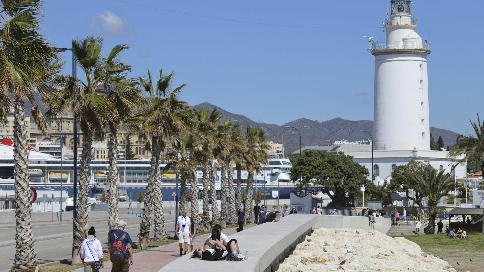 El Paseo de la Farola de Málaga capital.