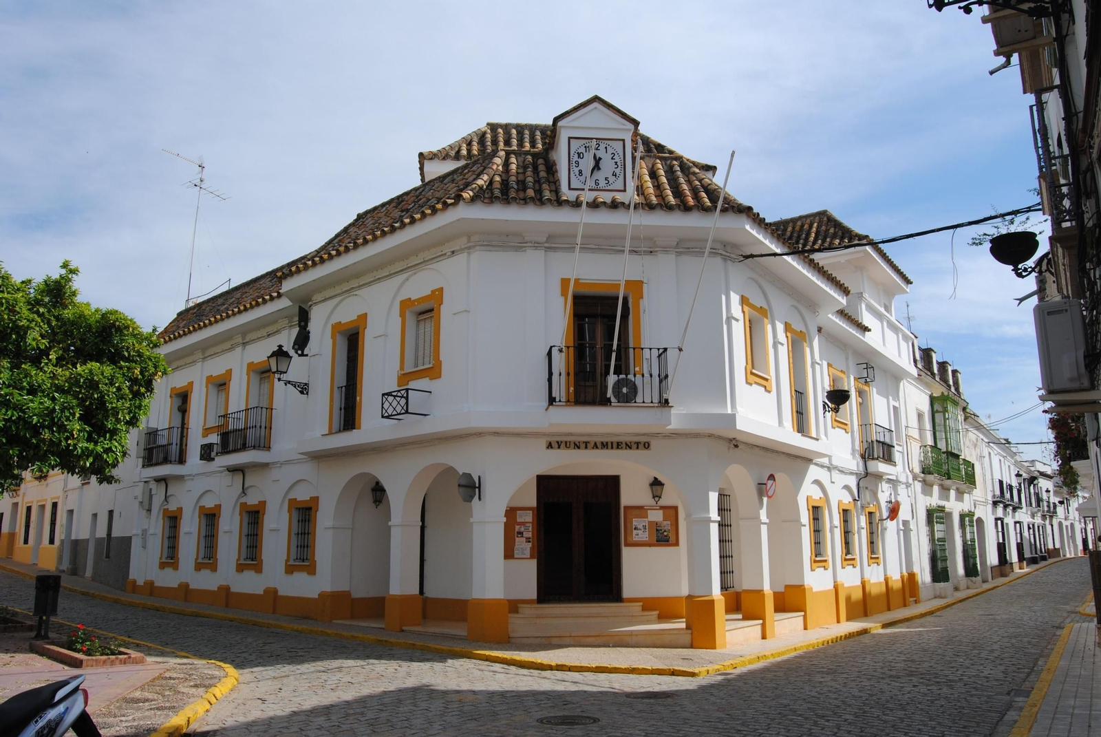 Fachada del Ayuntamiento de Peñaflor.