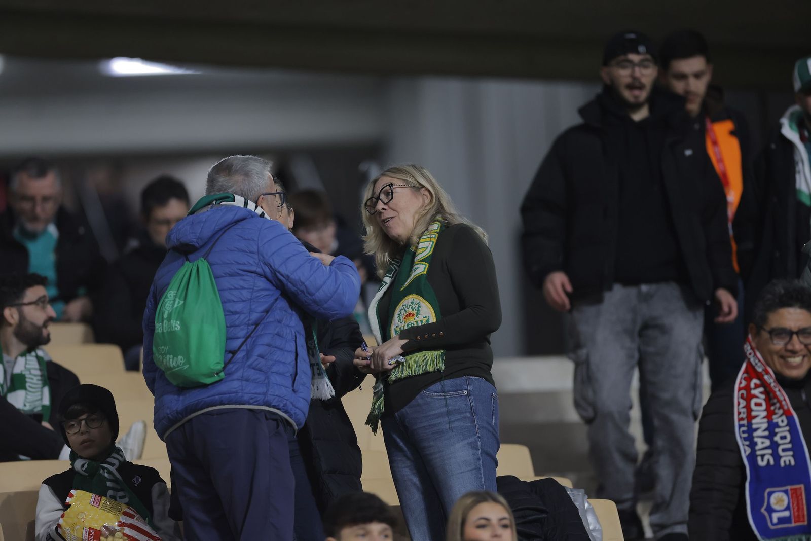 Búscate en las fotos del Betis - Elche