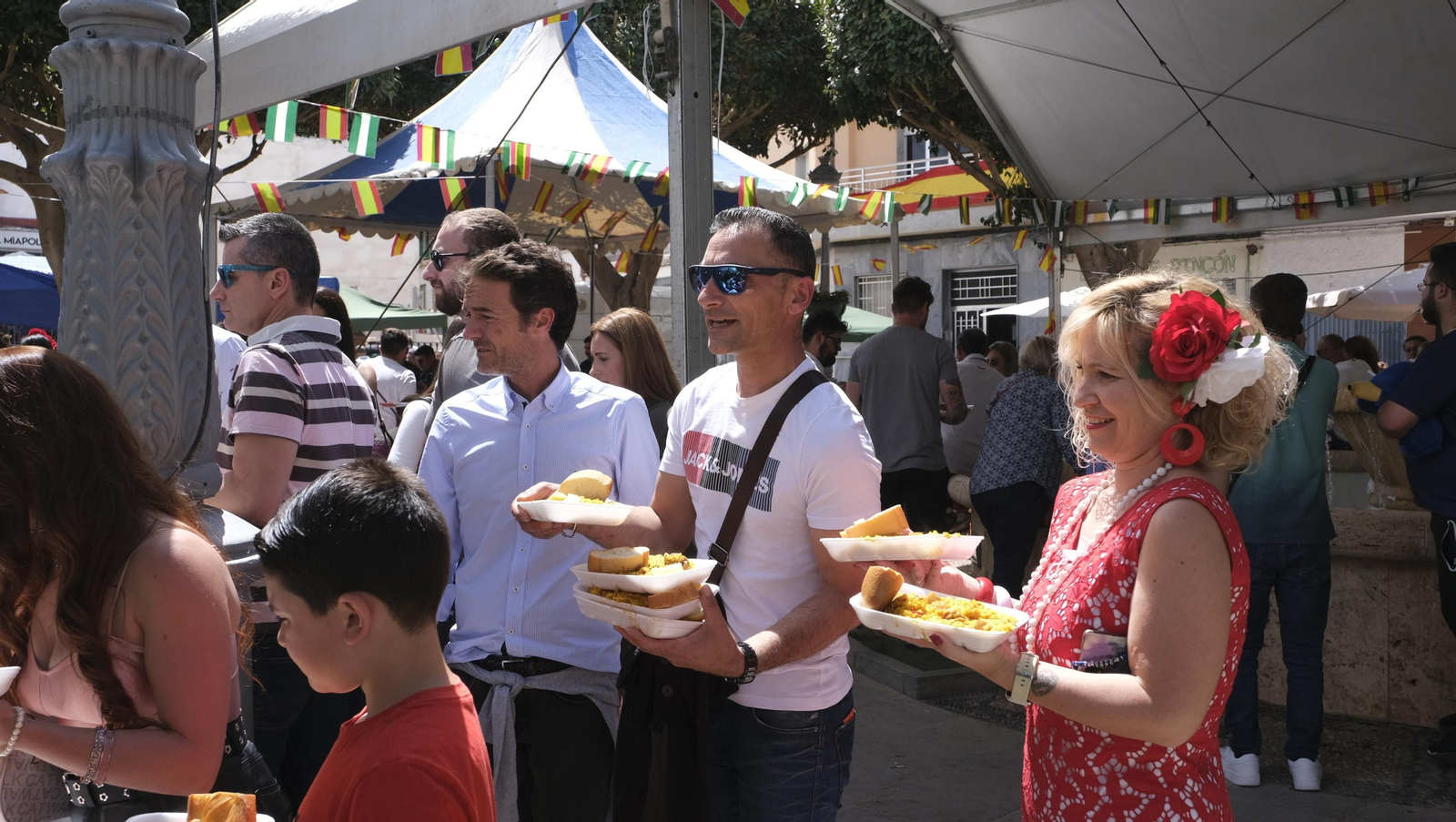 Imágenes de la paella popular en las Fiestas de Canjáyar