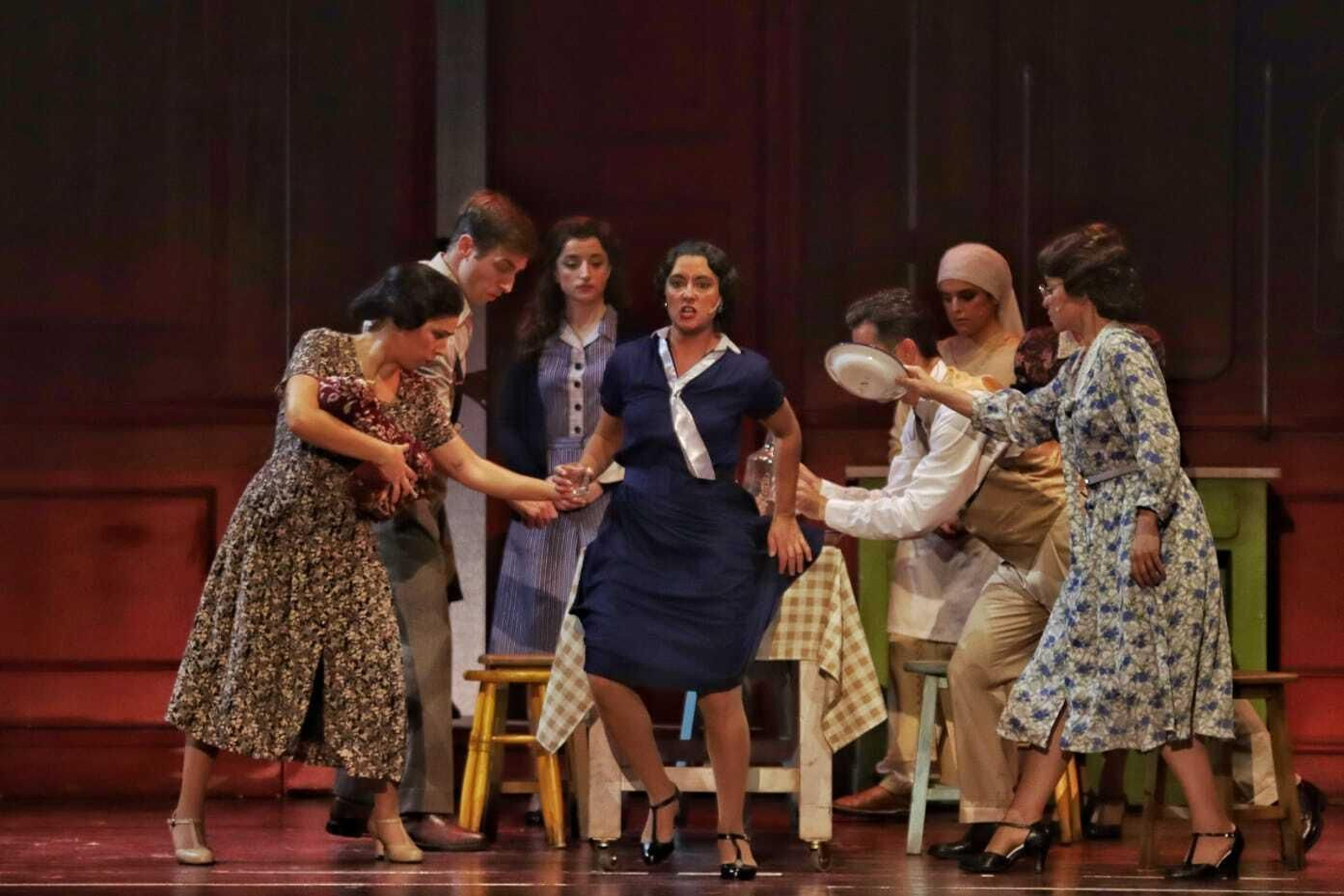 El musical 'El tiempo entre costuras', en el Teatro Cervantes hasta 10 de septiembre, en imágenes