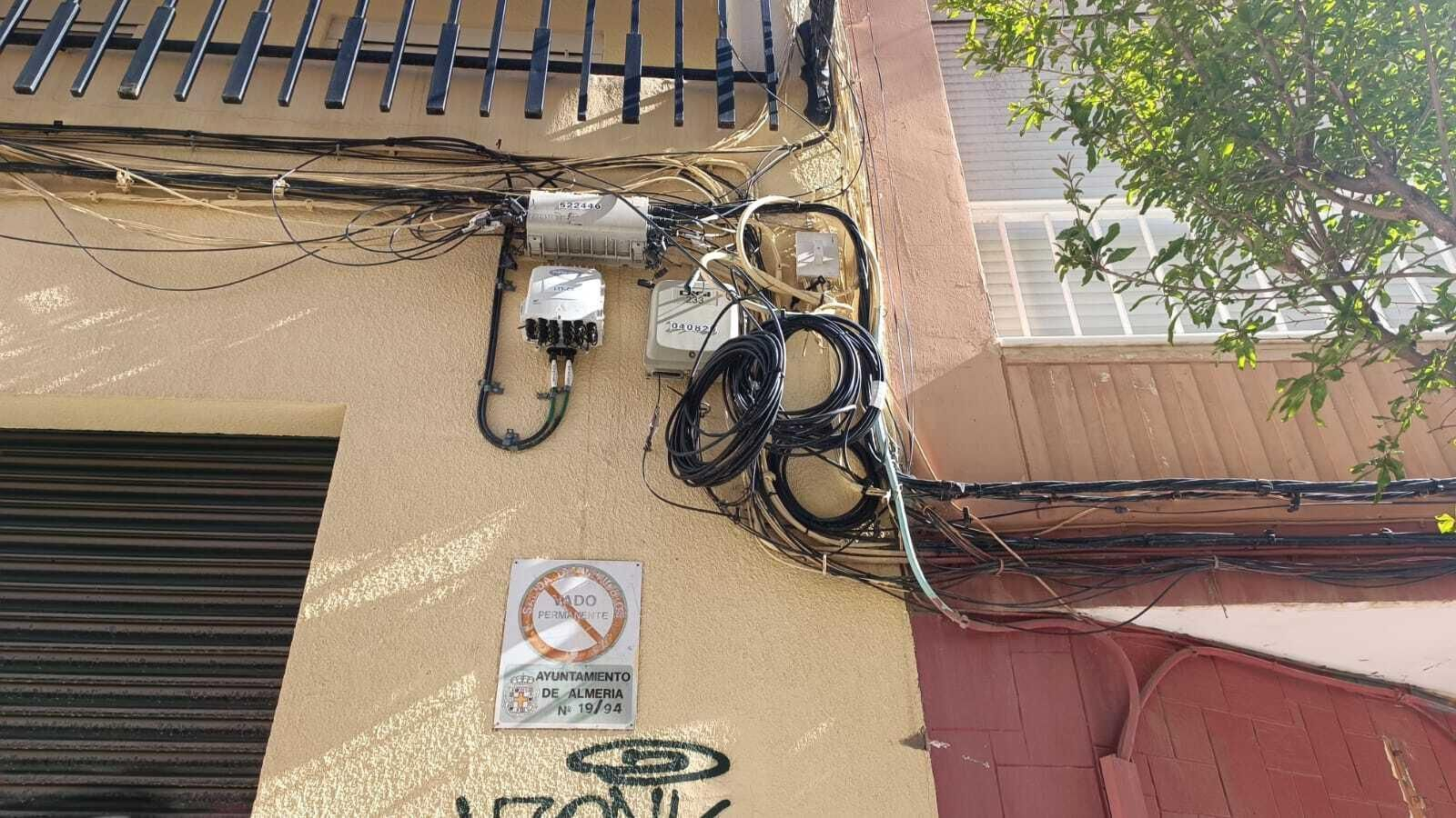 Cableado en fachada en Almería