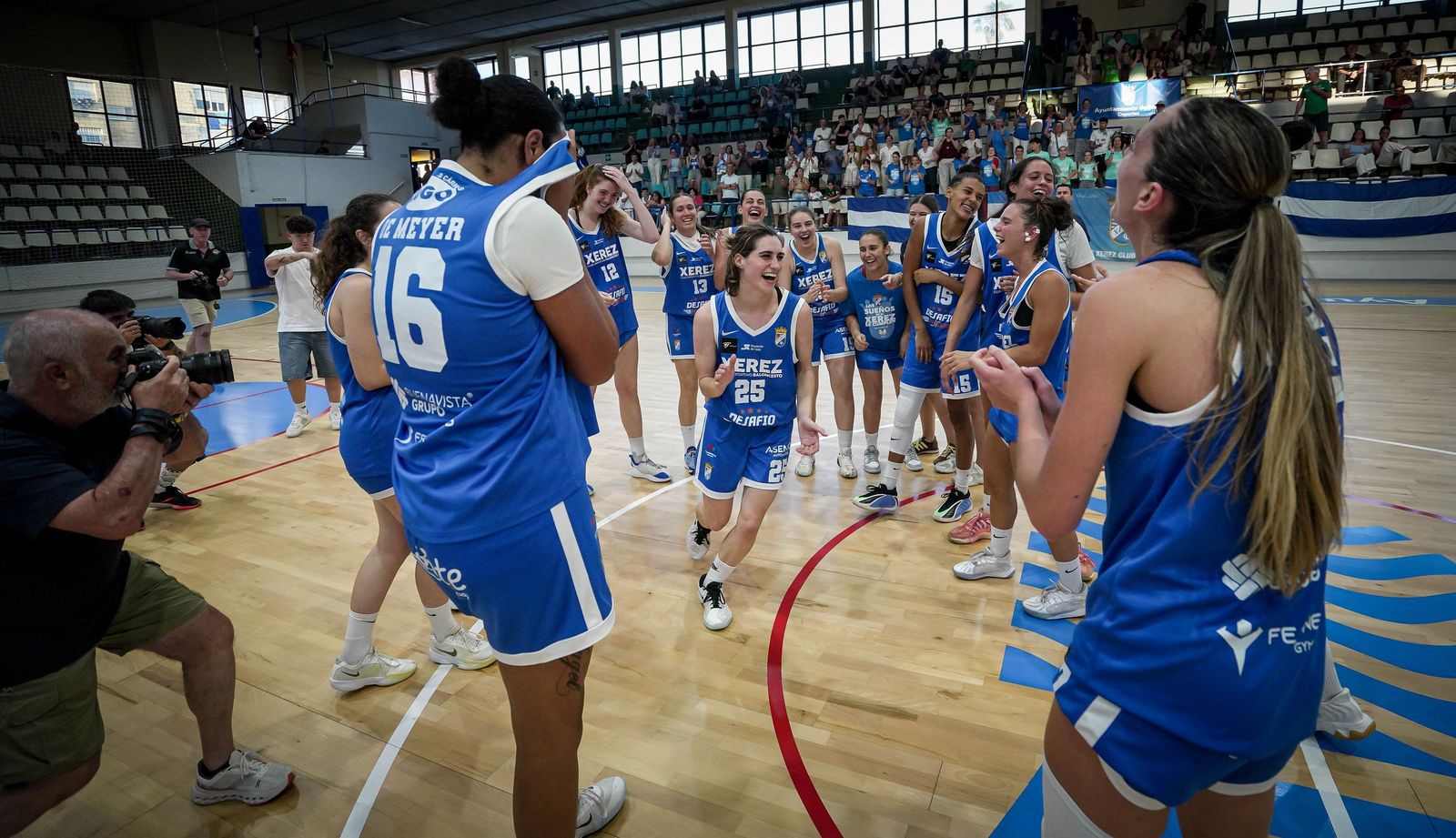 Imágenes del ascenso del Xerez CD Baloncesto a la Liga Femenina 2