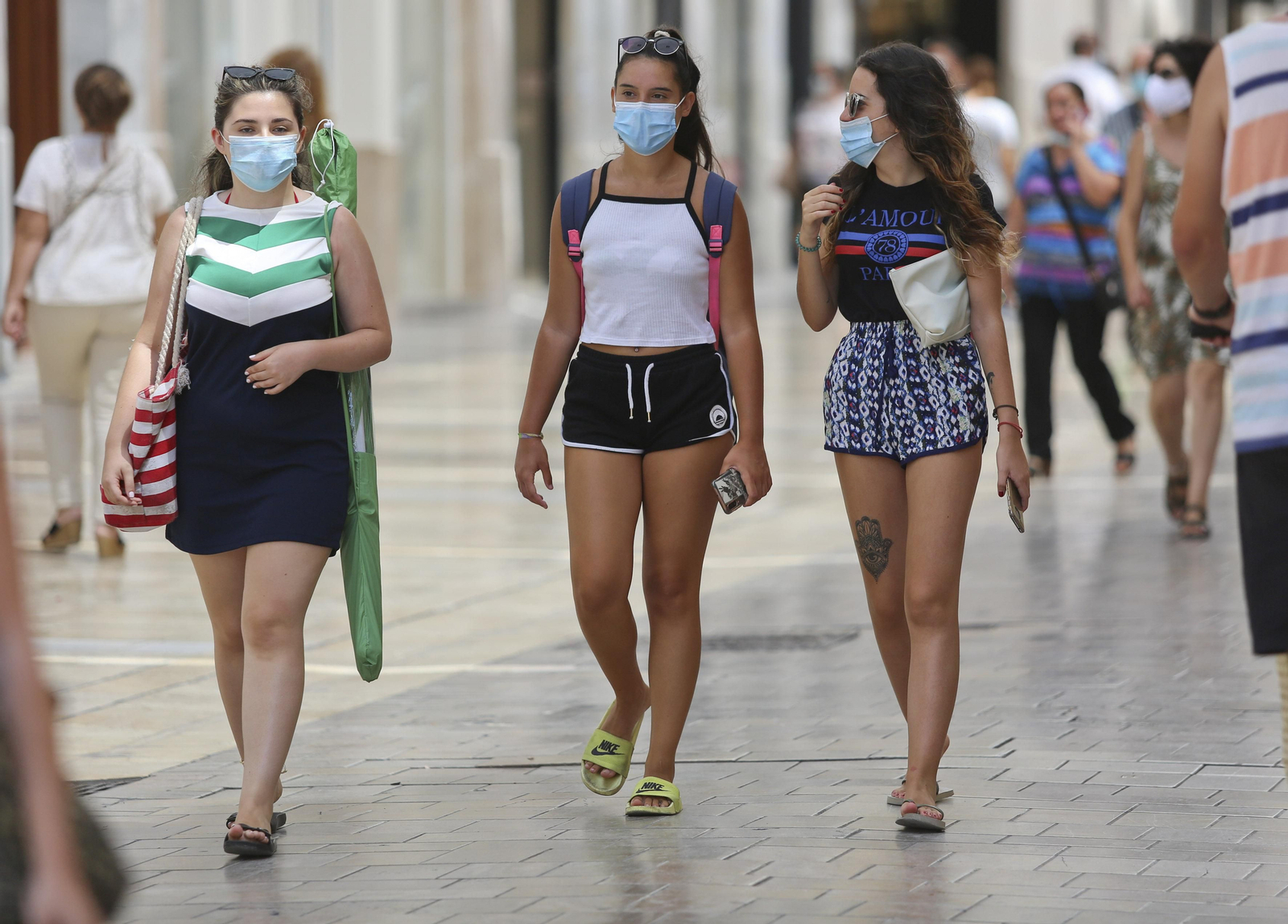 Fotos del primer día de mascarillas obligatorias en las playas y el Centro de Málaga
