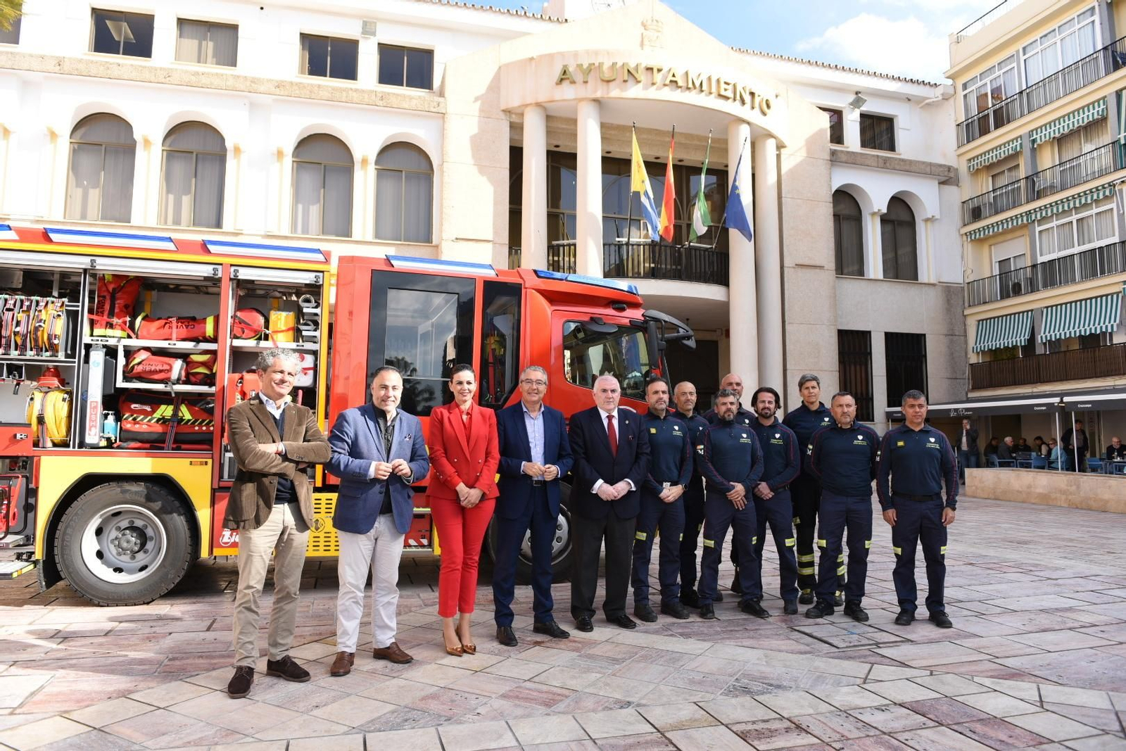 Presentación del nuevo camión para el cuerpo de bomberos