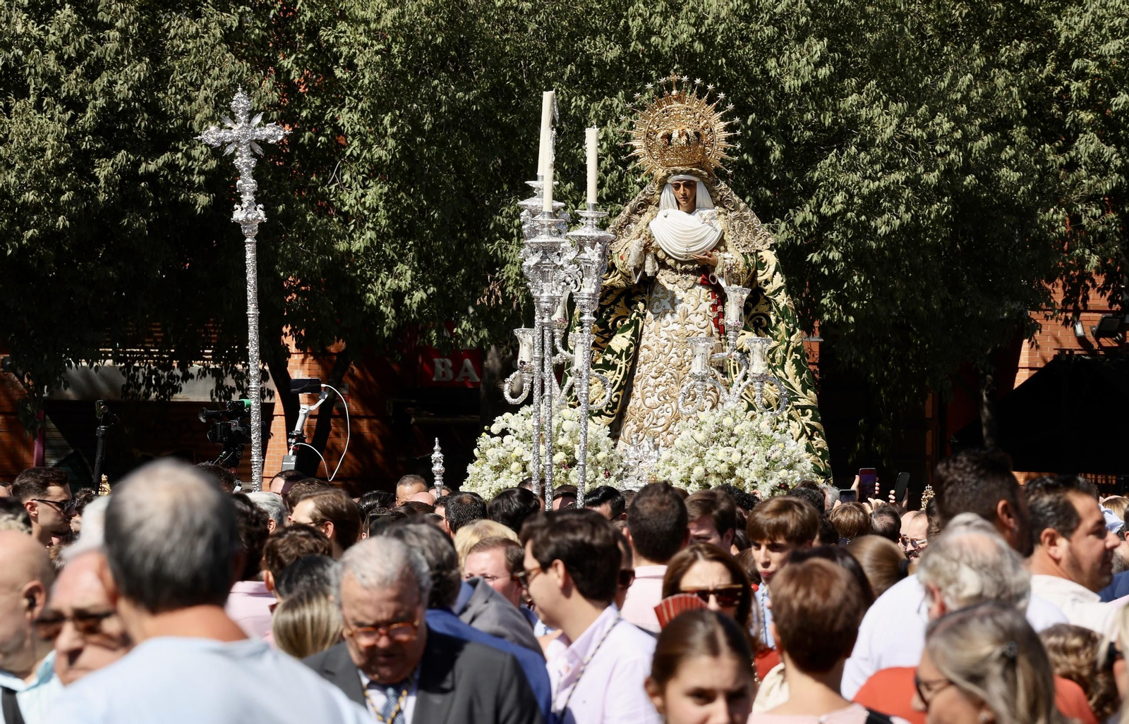 Fotos de la Misión de la Esperanza de Triana: del Tiro de Línea a las Letanías