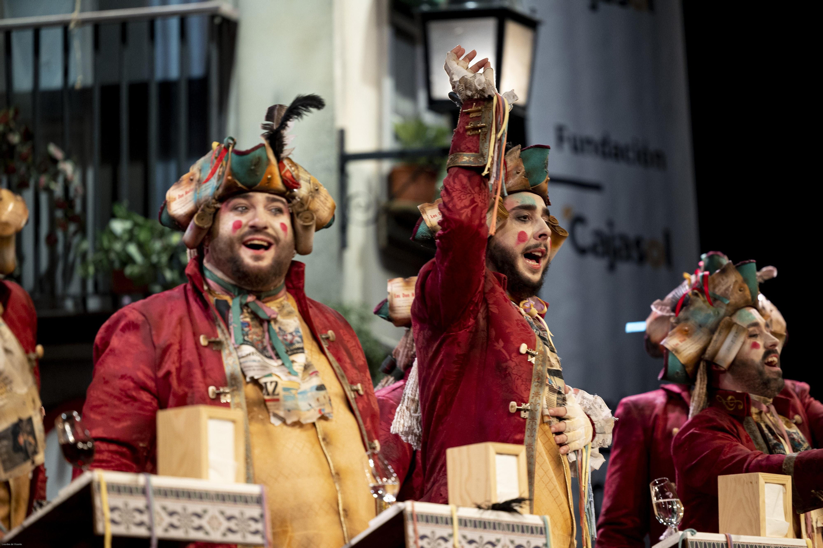 Comparsa 'Vuelve ya el 3x4'.