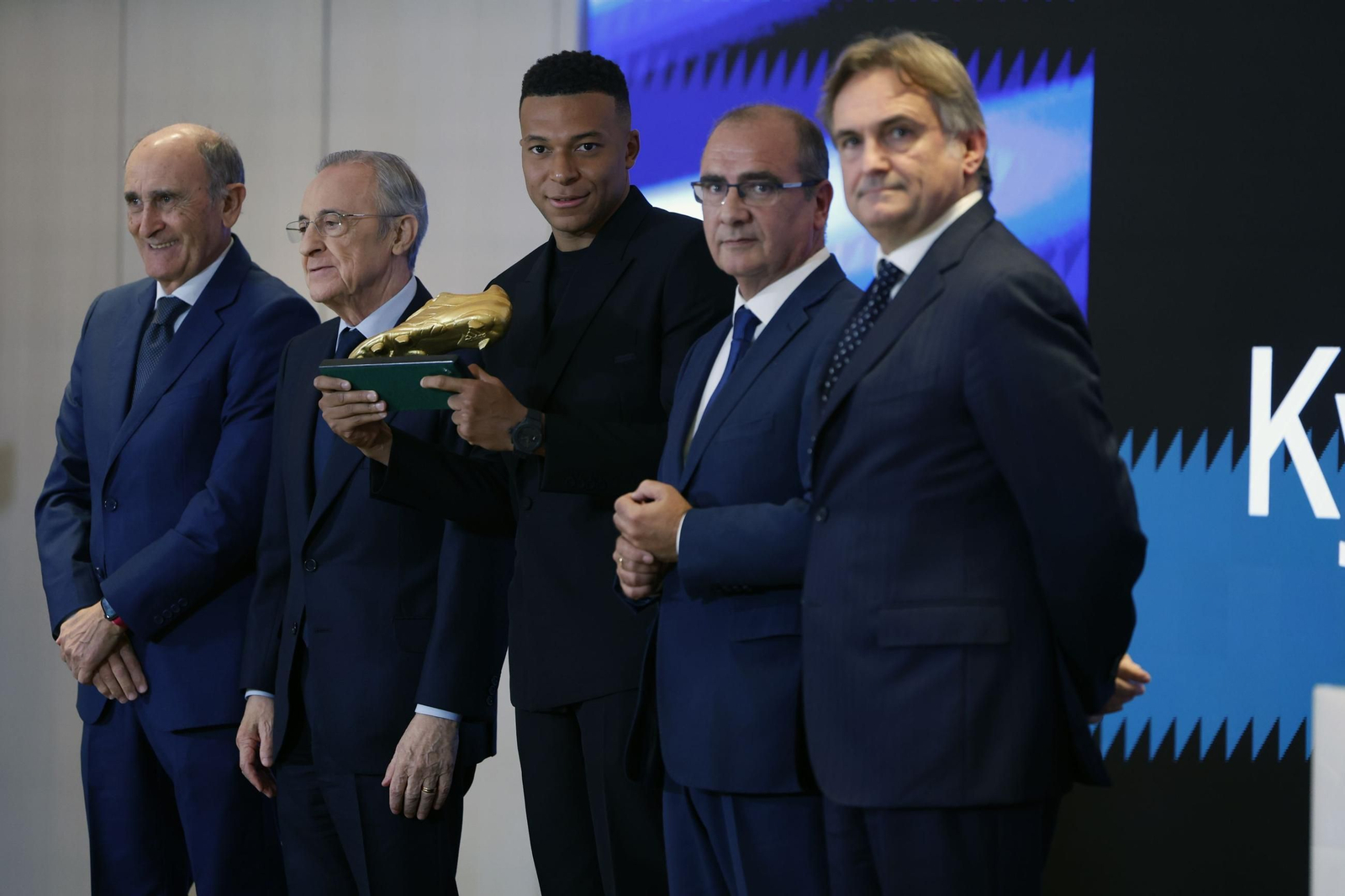 La entrega de la Bota de Oro a Mbappé, en imágenes