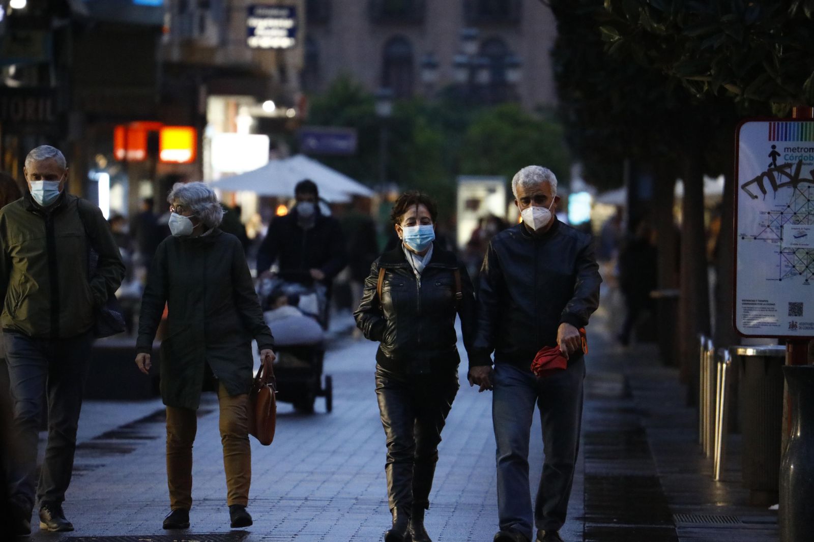 Fotografías: Tarde de bares y compras dos meses después en Córdoba
