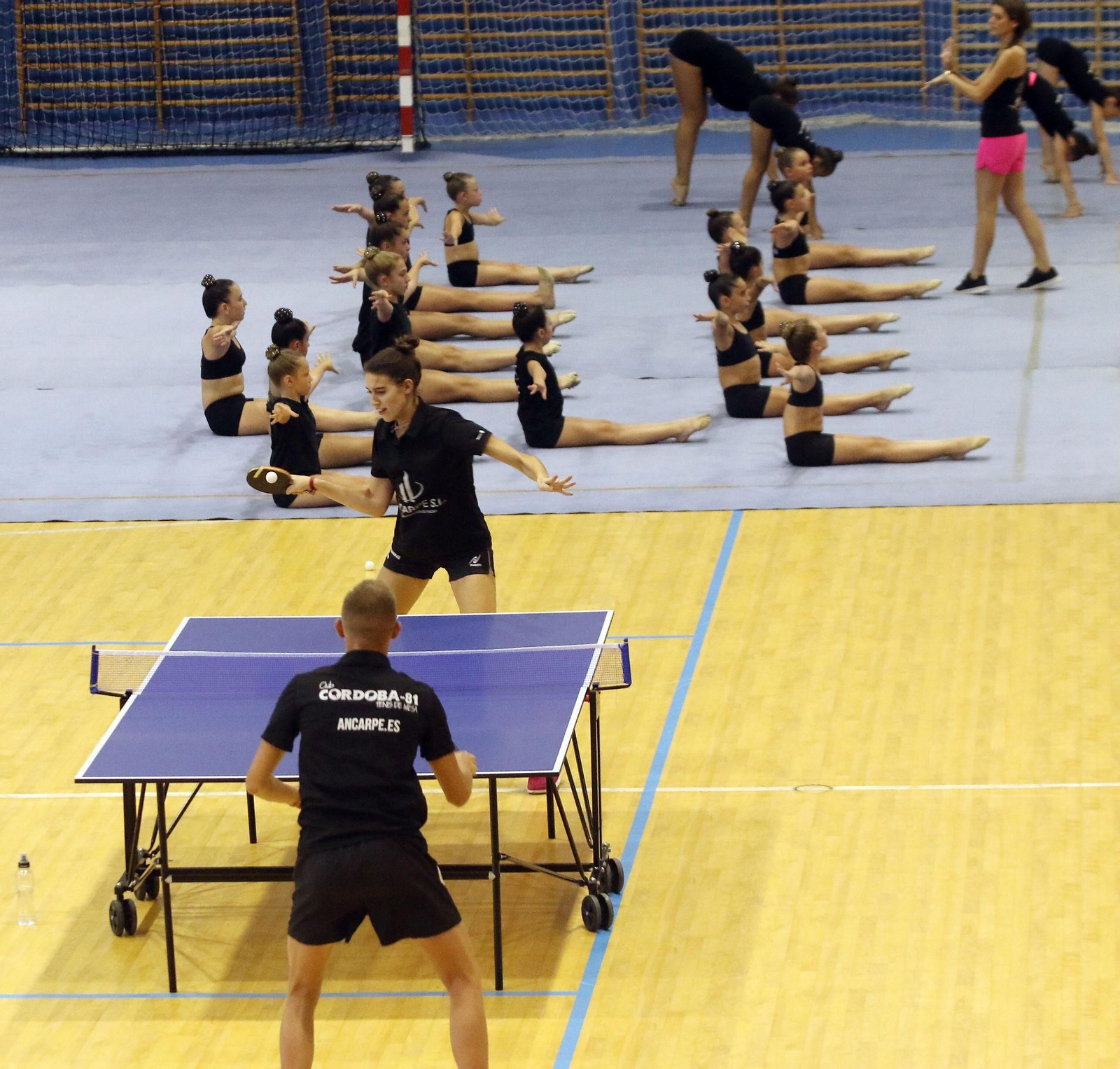 Una sala de barrio municipal.